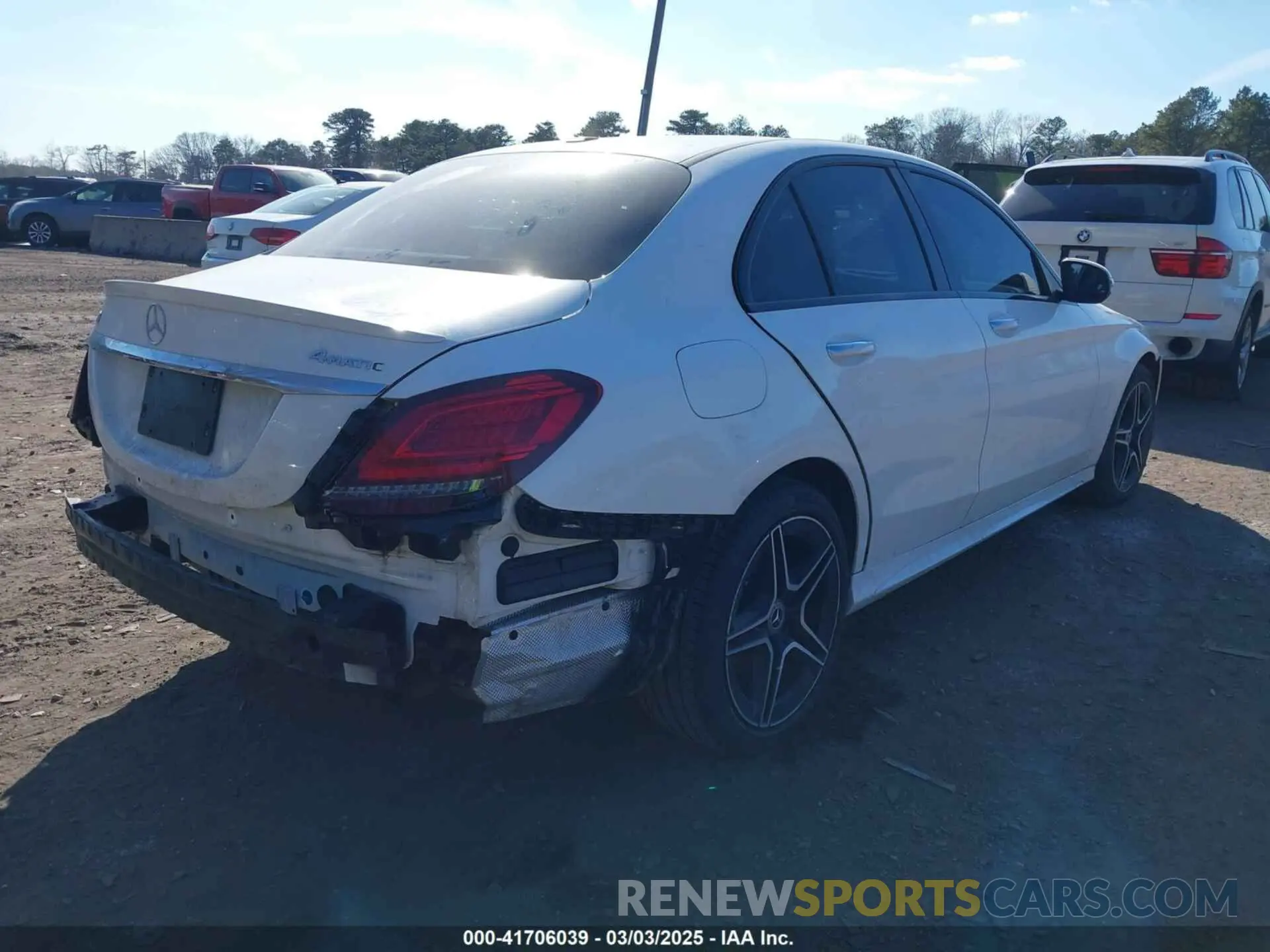 4 Photograph of a damaged car WDDWF8EB9KR514368 MERCEDES-BENZ C 300 2019