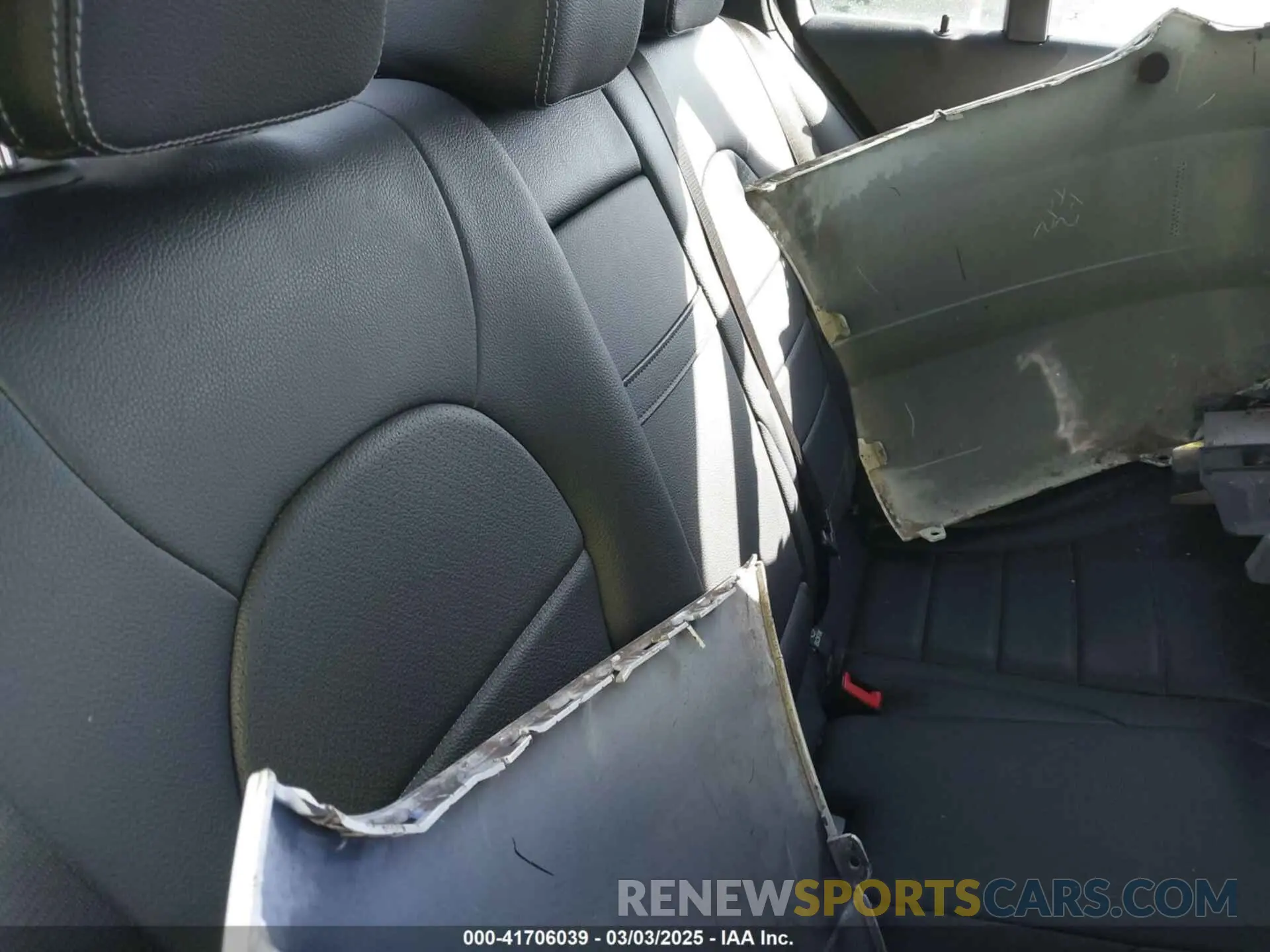 8 Photograph of a damaged car WDDWF8EB9KR514368 MERCEDES-BENZ C 300 2019