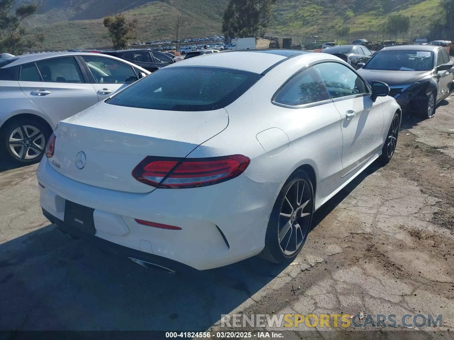 4 Photograph of a damaged car WDDWJ8DB1KF844216 MERCEDES-BENZ C 300 2019