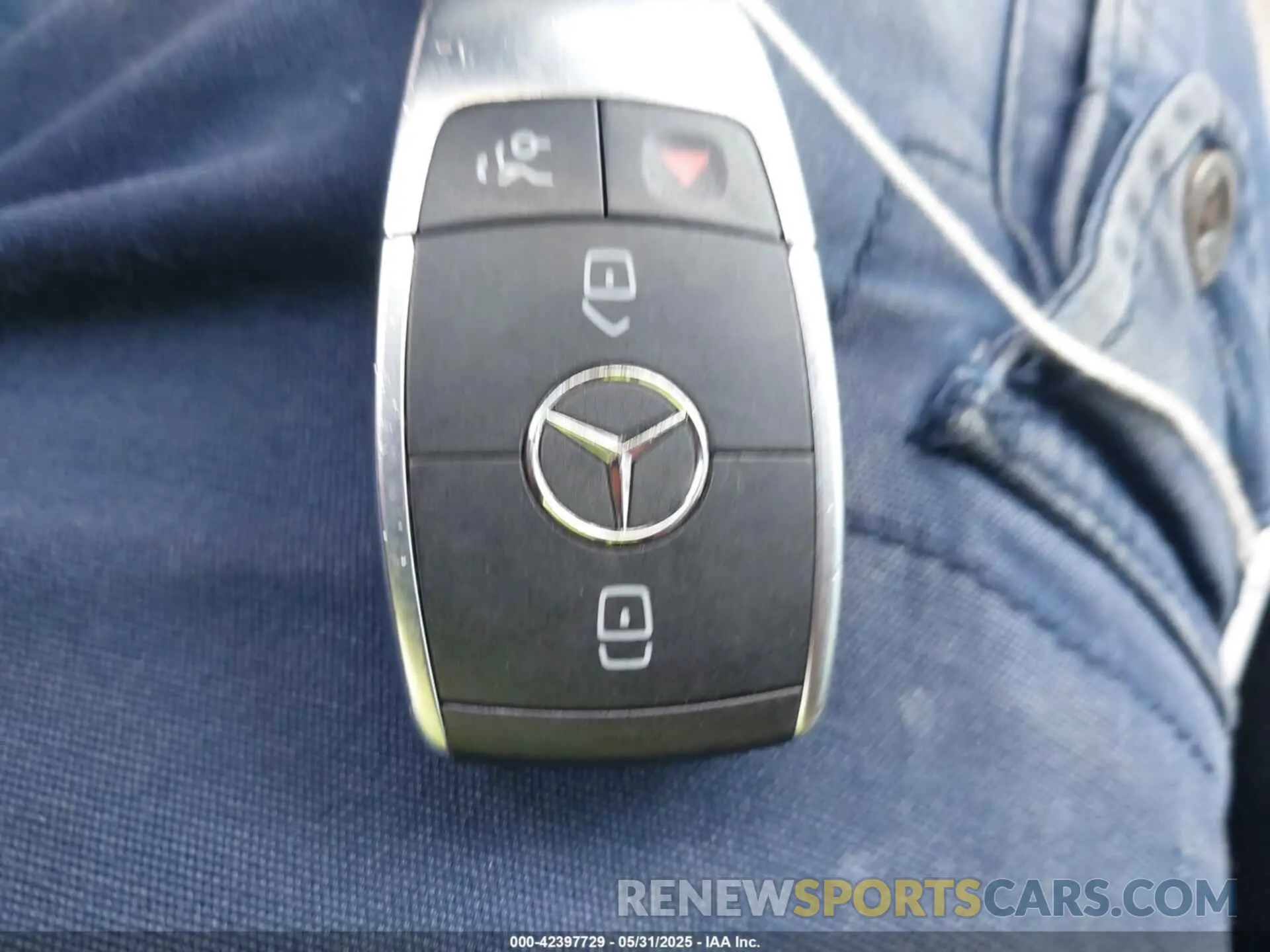 11 Photograph of a damaged car WDDWJ8DB1KF846175 MERCEDES-BENZ C 300 2019