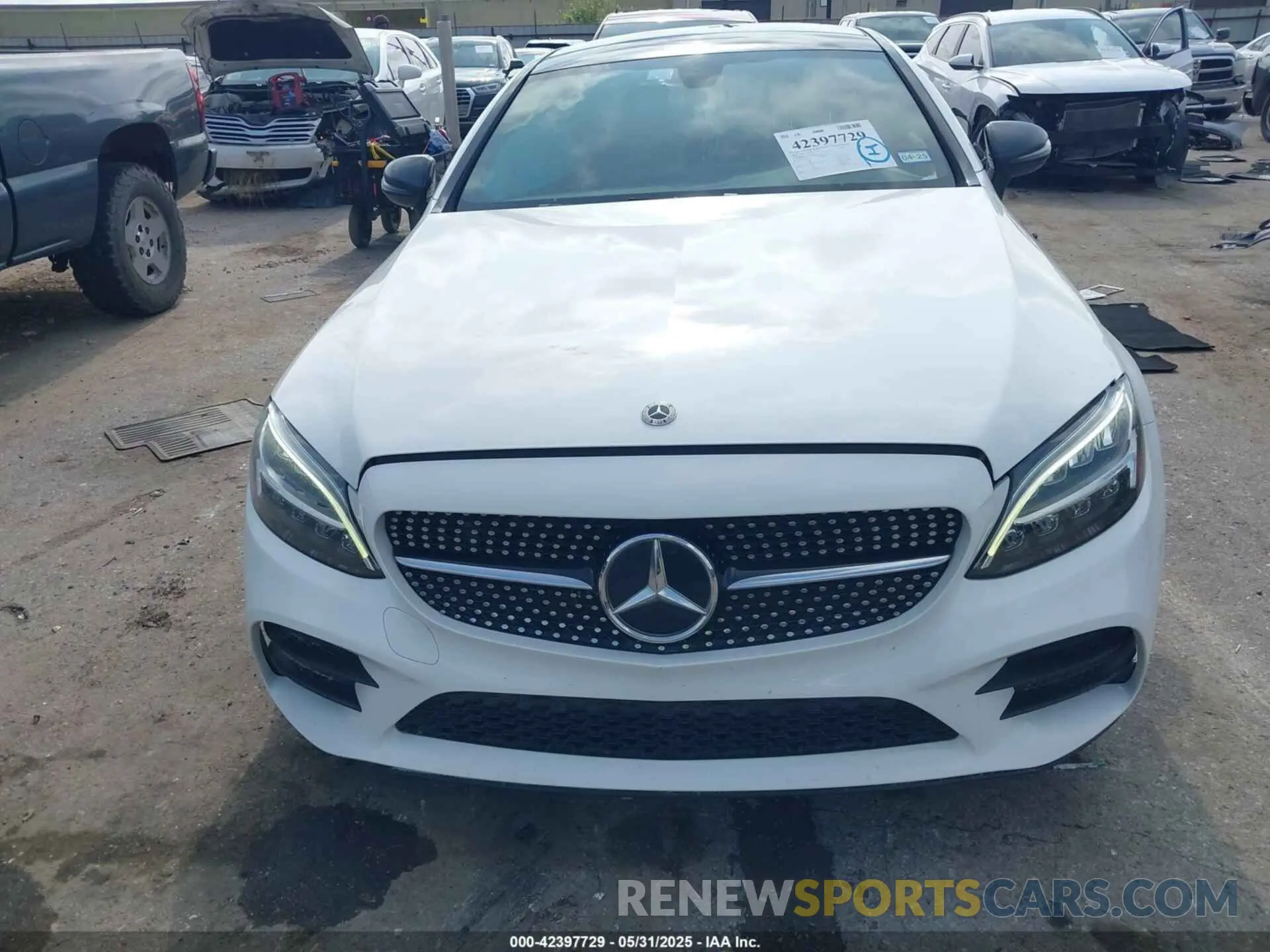 12 Photograph of a damaged car WDDWJ8DB1KF846175 MERCEDES-BENZ C 300 2019