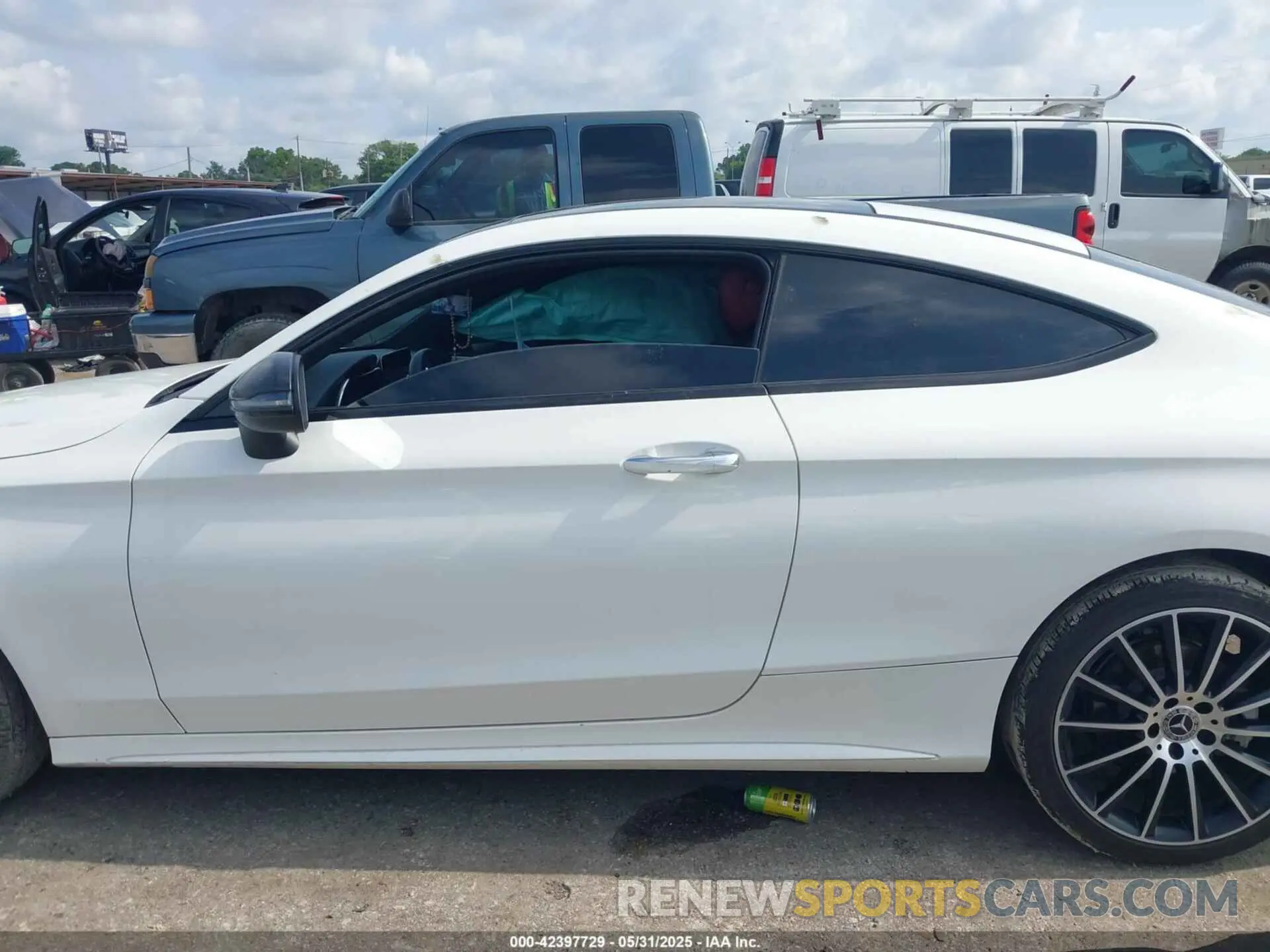 14 Photograph of a damaged car WDDWJ8DB1KF846175 MERCEDES-BENZ C 300 2019