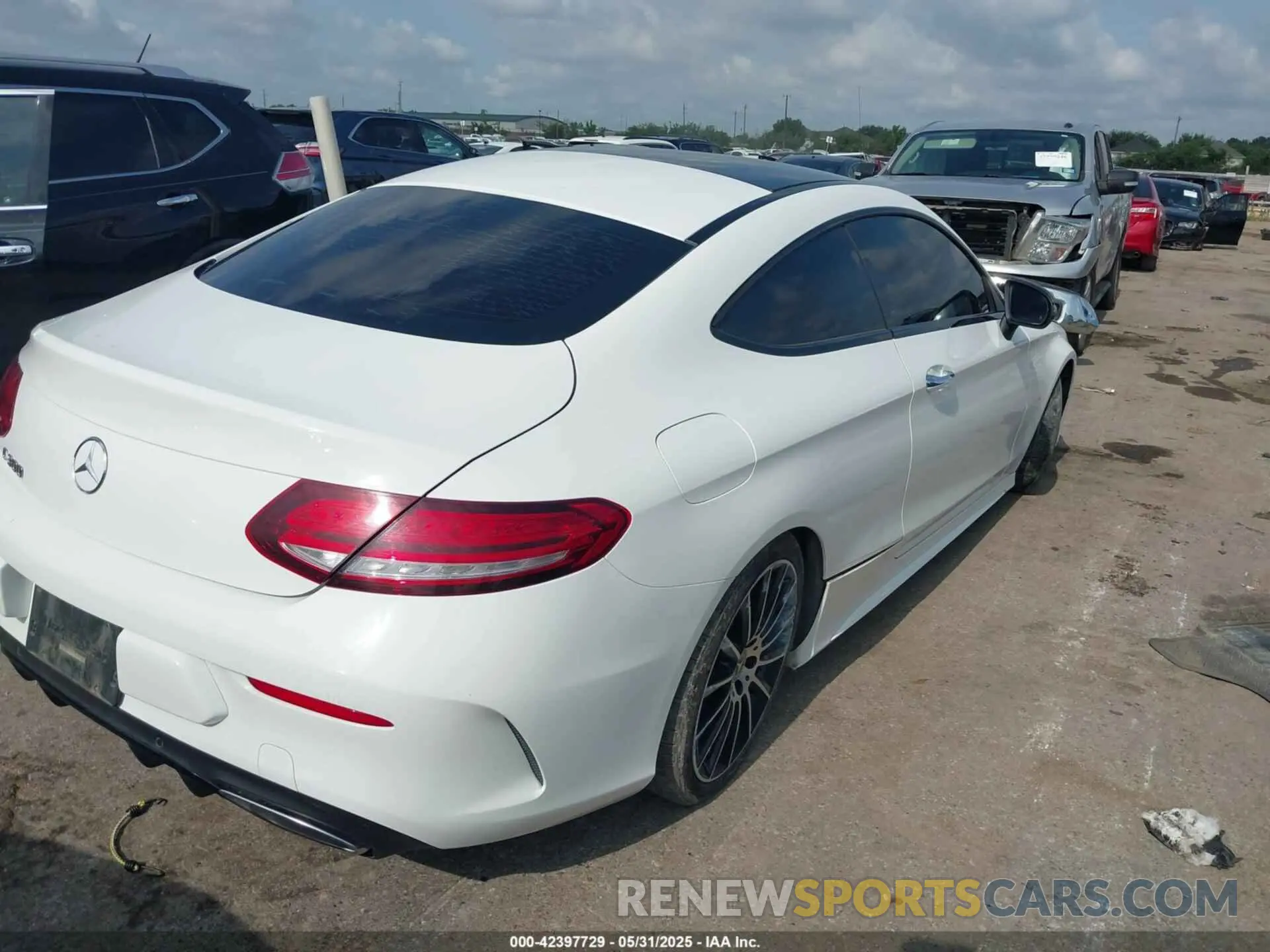 4 Photograph of a damaged car WDDWJ8DB1KF846175 MERCEDES-BENZ C 300 2019