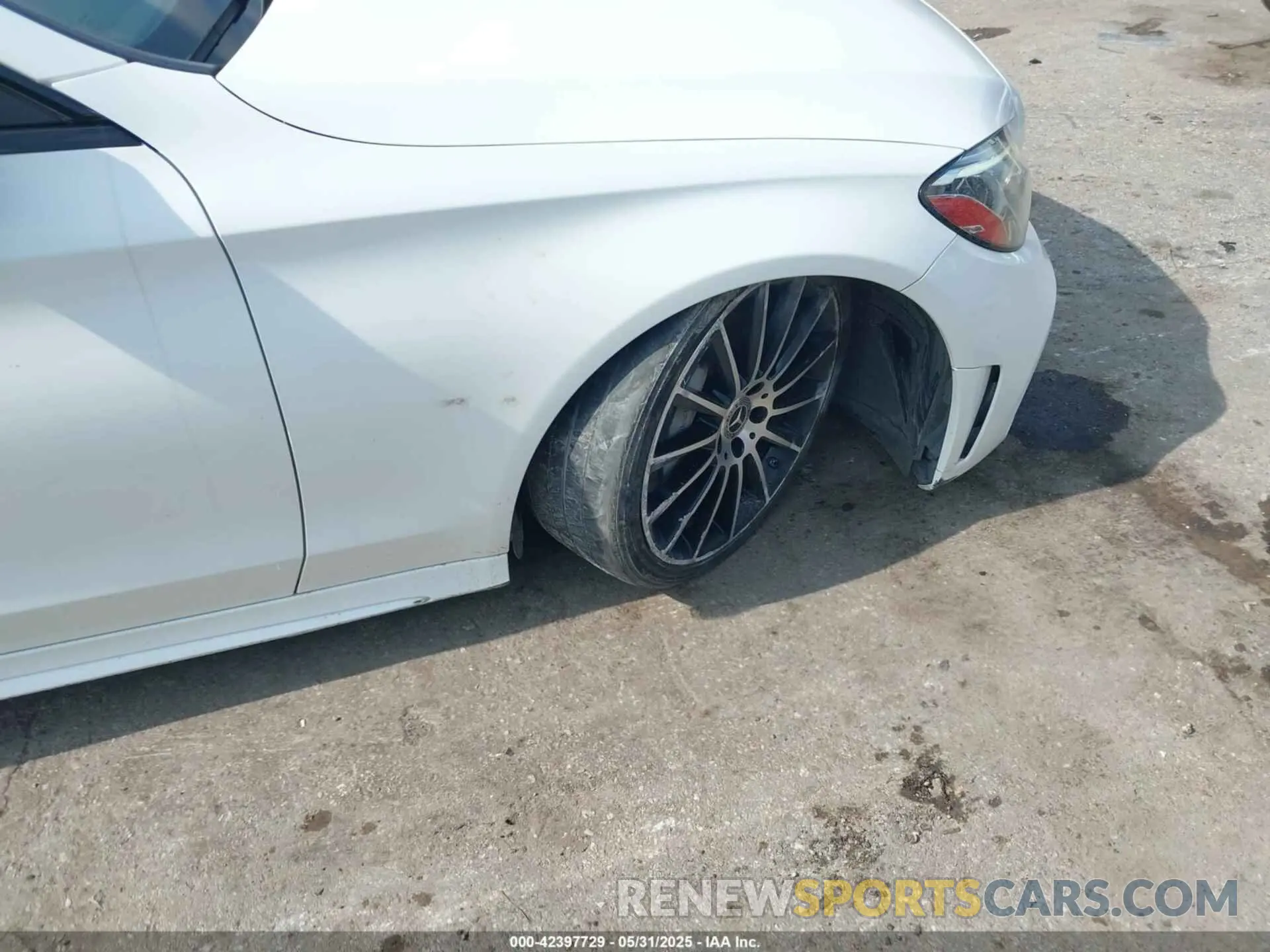 6 Photograph of a damaged car WDDWJ8DB1KF846175 MERCEDES-BENZ C 300 2019