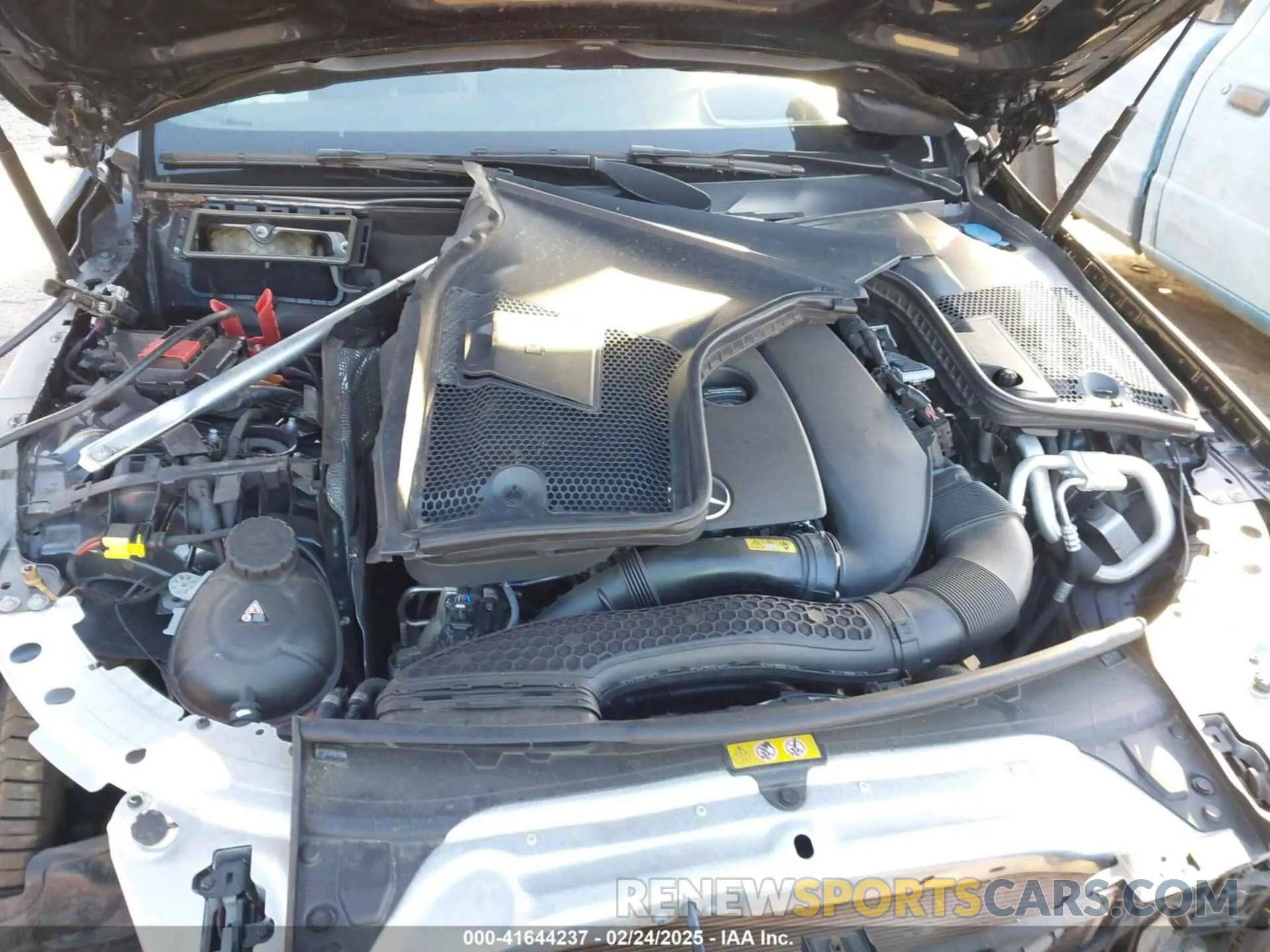 10 Photograph of a damaged car WDDWJ8DB4KF827765 MERCEDES-BENZ C 300 2019