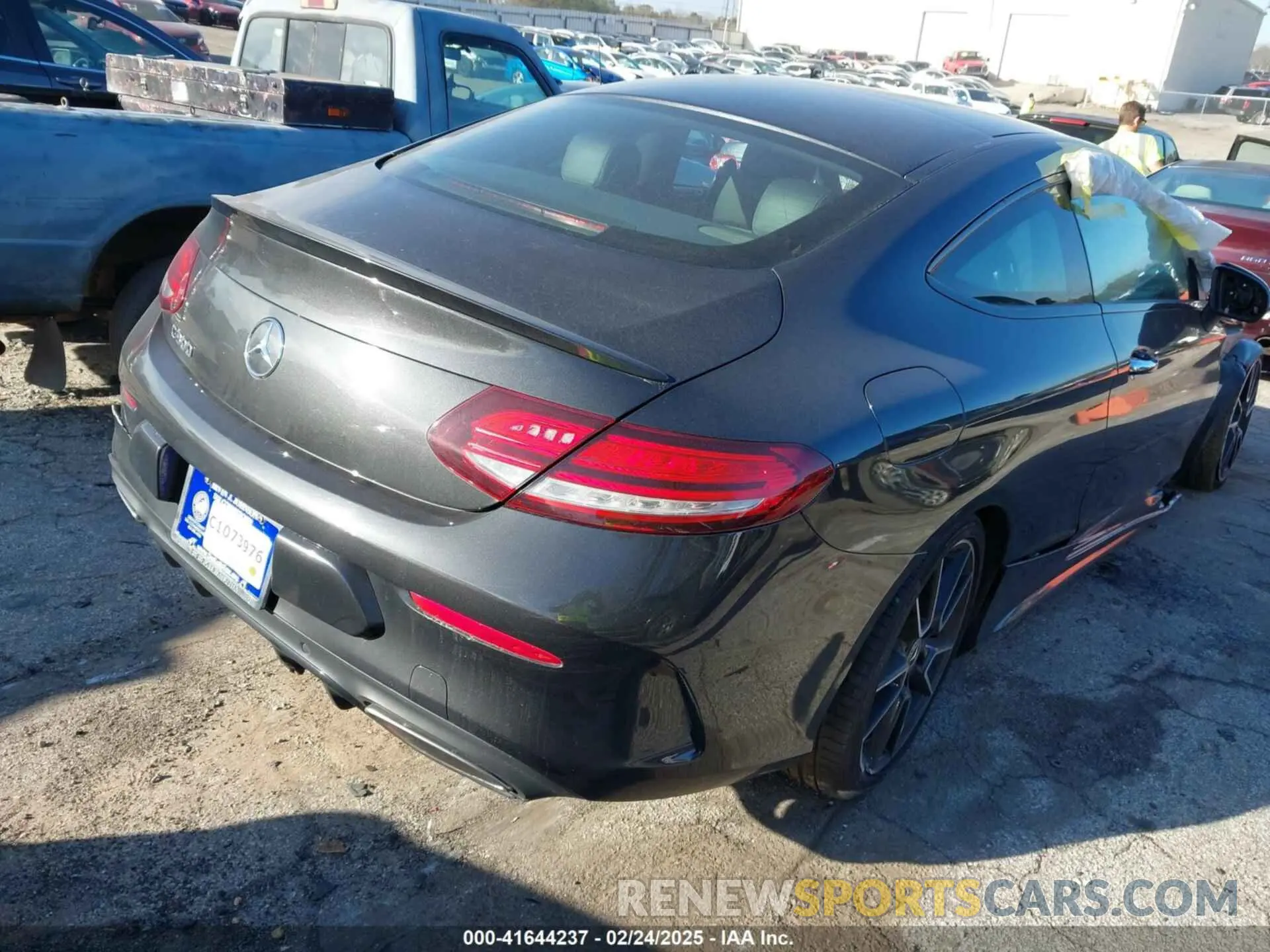 4 Photograph of a damaged car WDDWJ8DB4KF827765 MERCEDES-BENZ C 300 2019