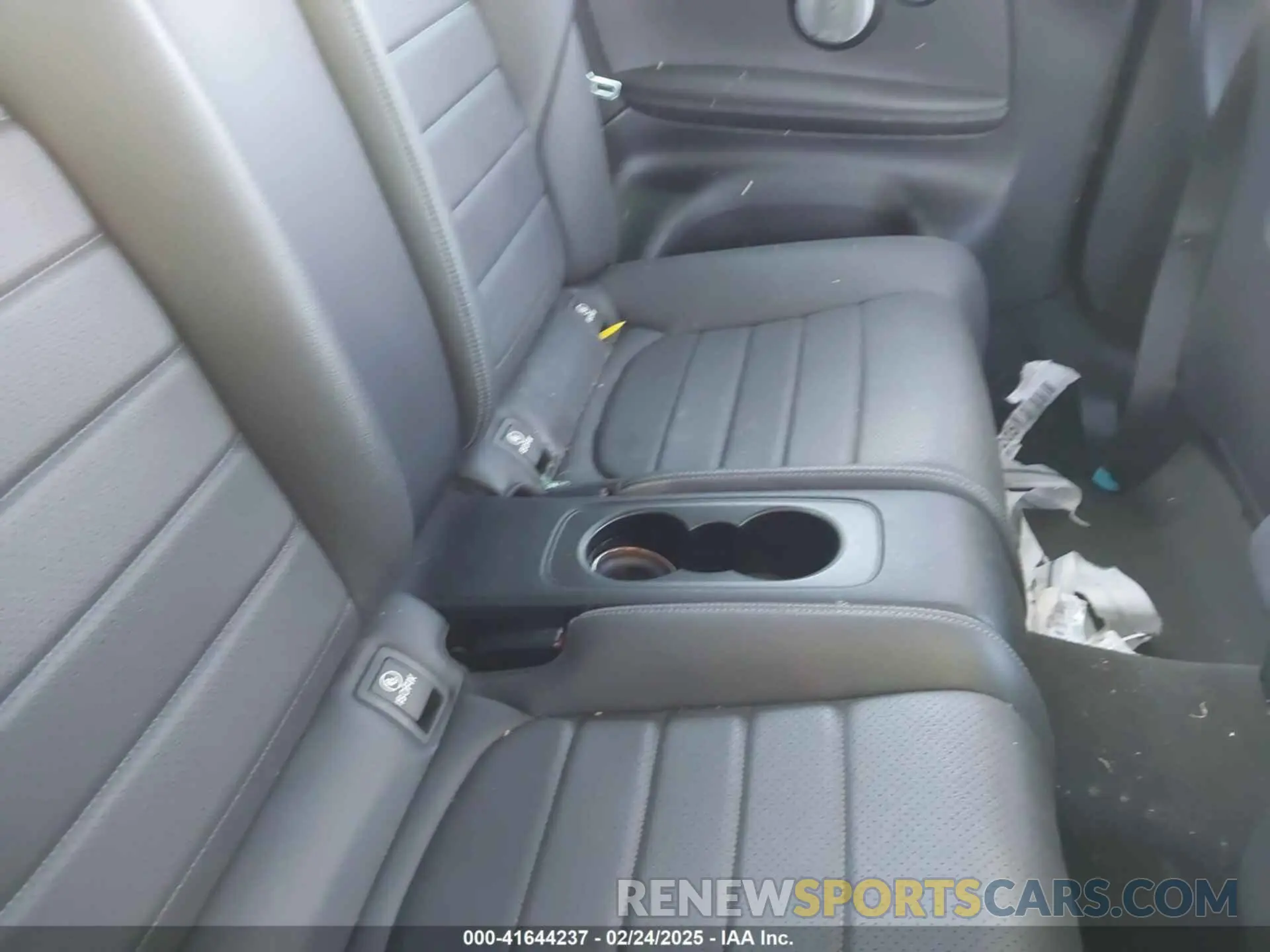 8 Photograph of a damaged car WDDWJ8DB4KF827765 MERCEDES-BENZ C 300 2019