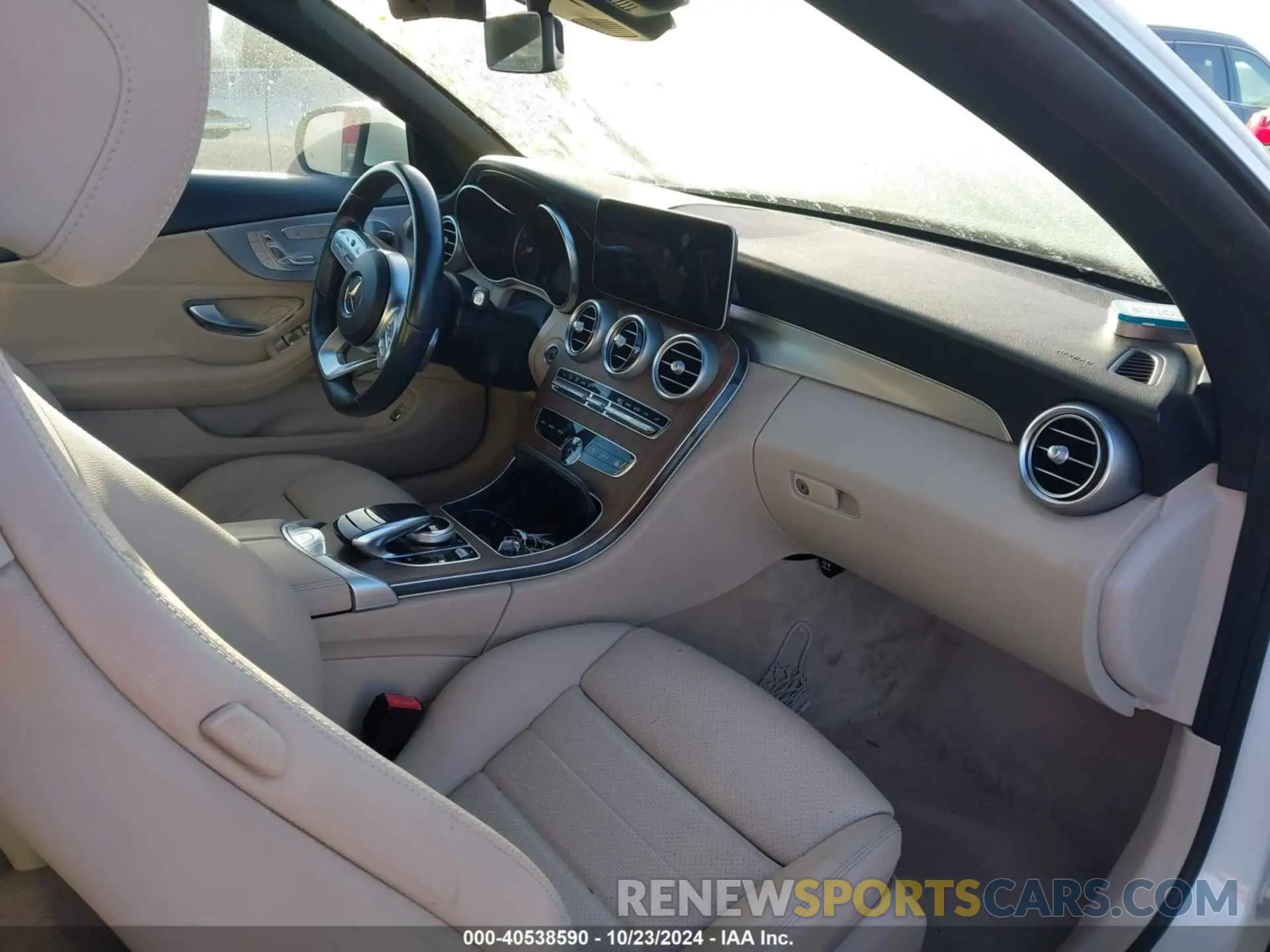 5 Photograph of a damaged car WDDWK8DB8KF775764 MERCEDES-BENZ C 300 2019