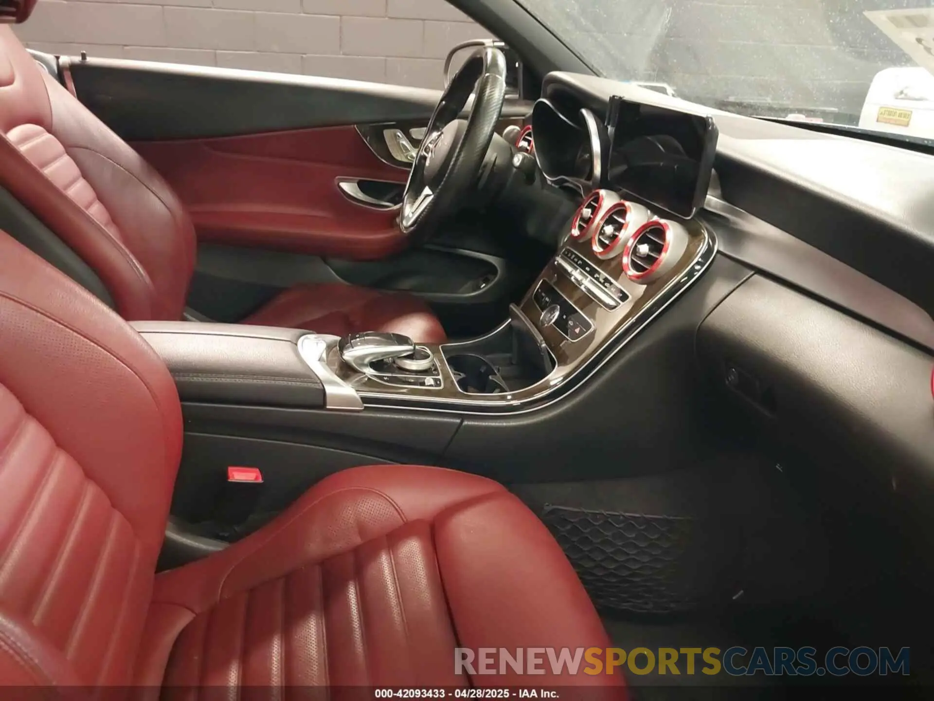 5 Photograph of a damaged car WDDWK8EB7KF779240 MERCEDES-BENZ C 300 2019