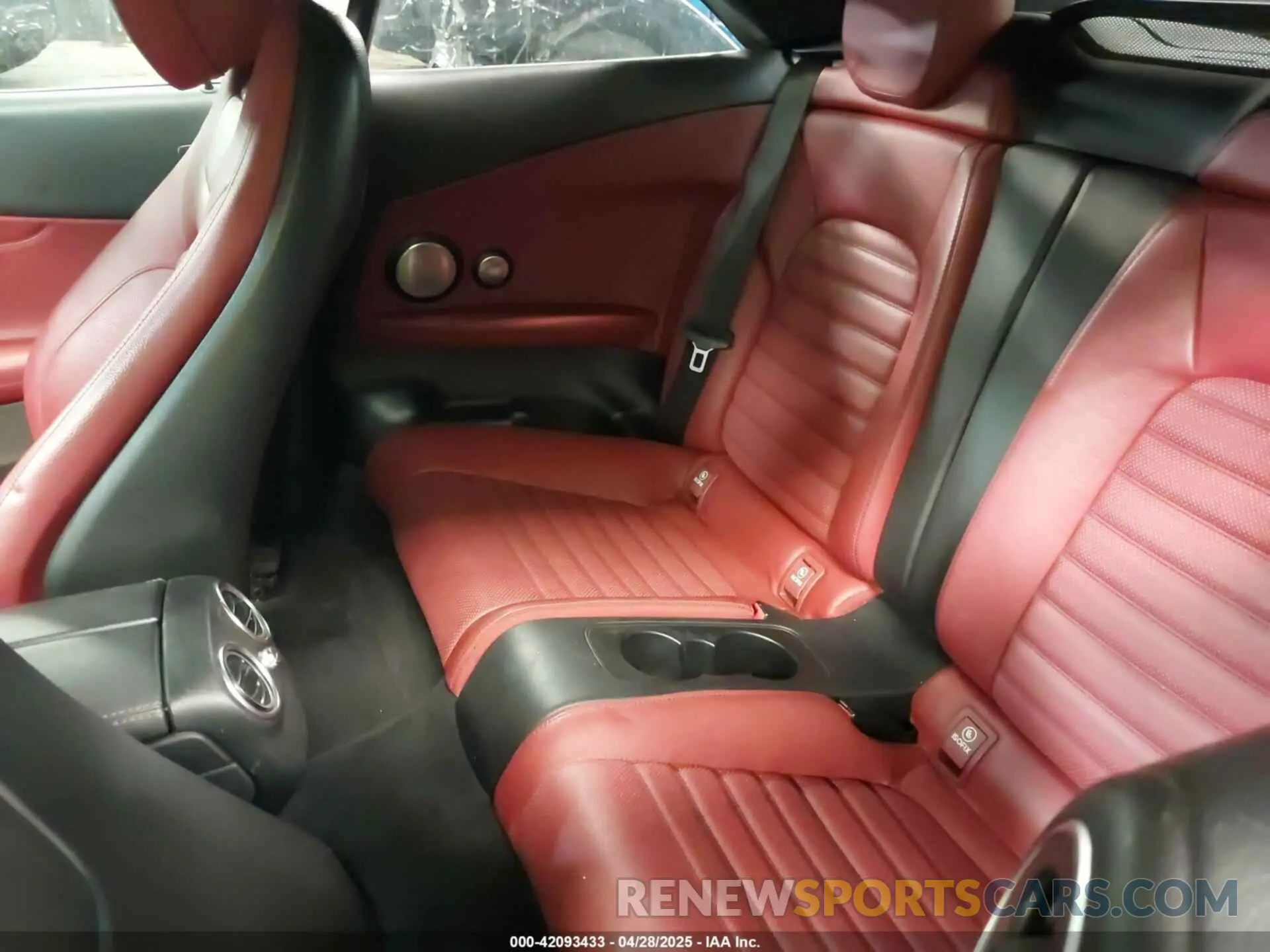 8 Photograph of a damaged car WDDWK8EB7KF779240 MERCEDES-BENZ C 300 2019