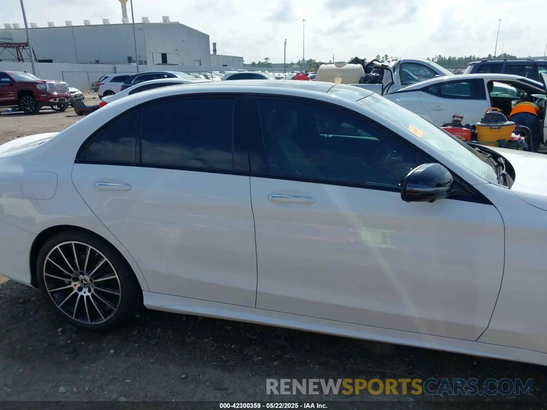 14 Photograph of a damaged car 55SWF8DB0LU325495 MERCEDES-BENZ C 300 2020