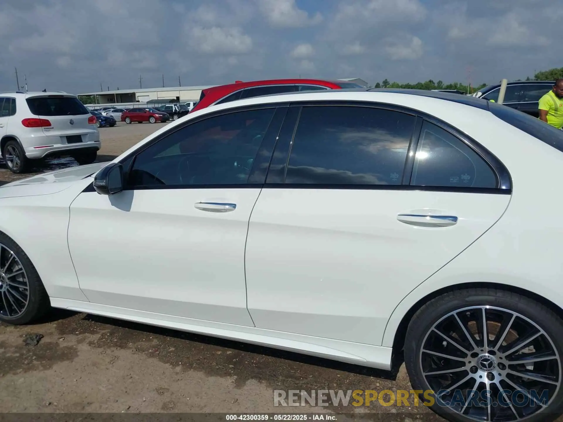 15 Photograph of a damaged car 55SWF8DB0LU325495 MERCEDES-BENZ C 300 2020