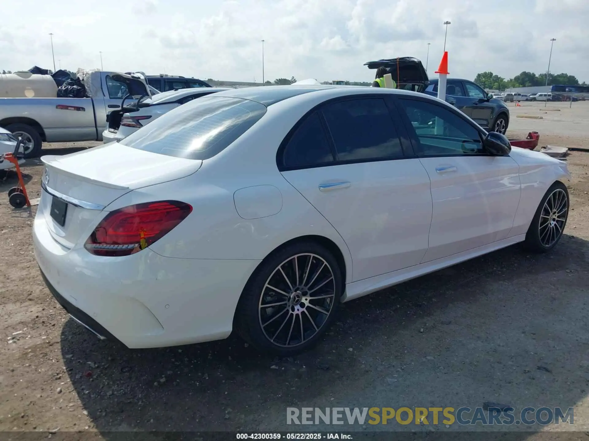 4 Photograph of a damaged car 55SWF8DB0LU325495 MERCEDES-BENZ C 300 2020