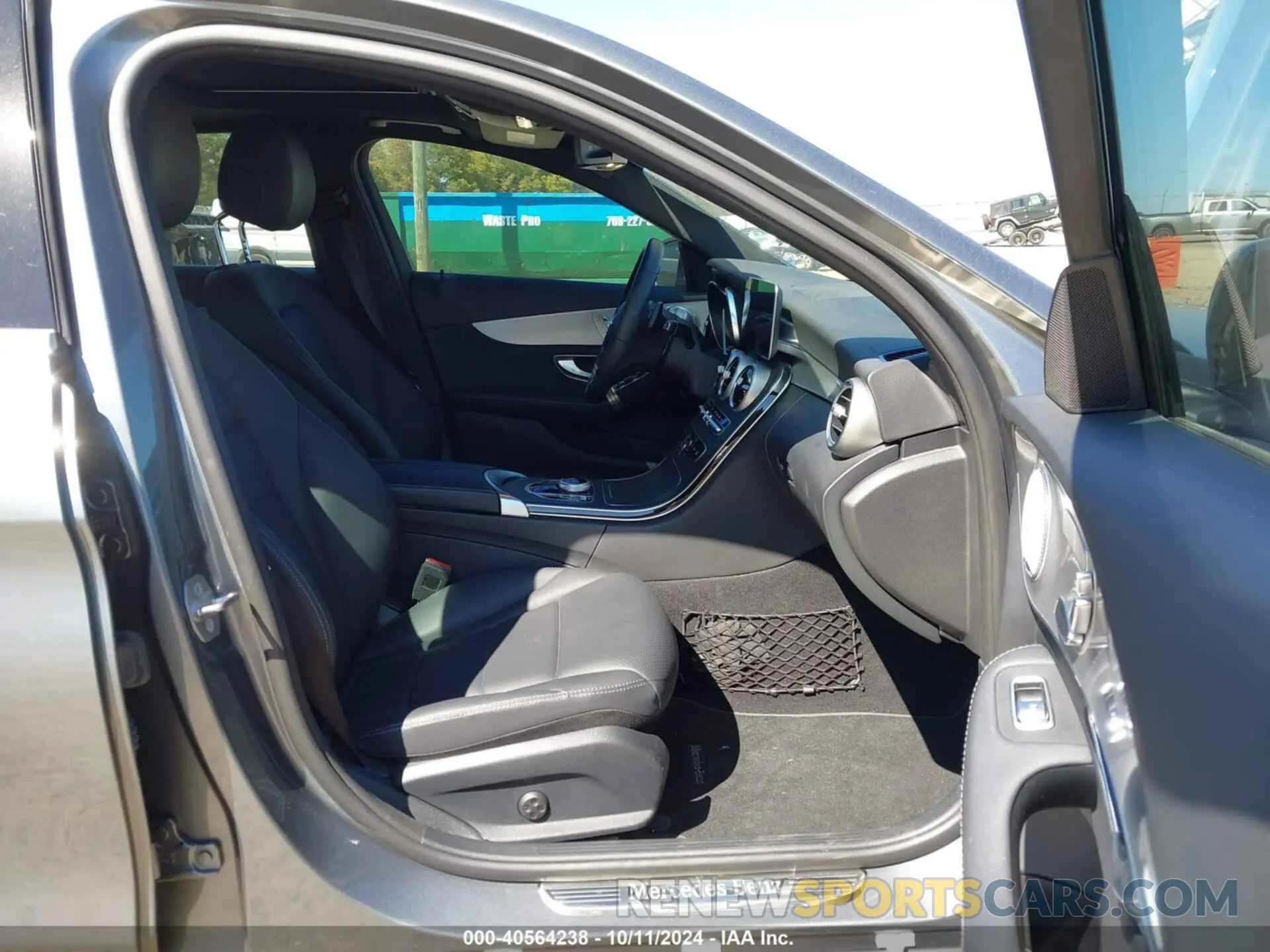 5 Photograph of a damaged car 55SWF8DB0LU328414 MERCEDES-BENZ C 300 2020