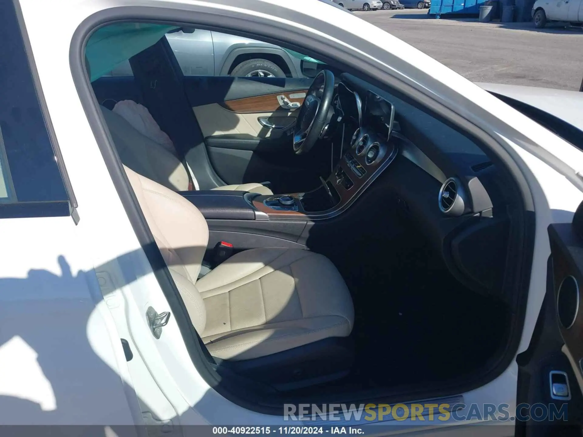 5 Photograph of a damaged car 55SWF8DB1LU322850 MERCEDES-BENZ C 300 2020