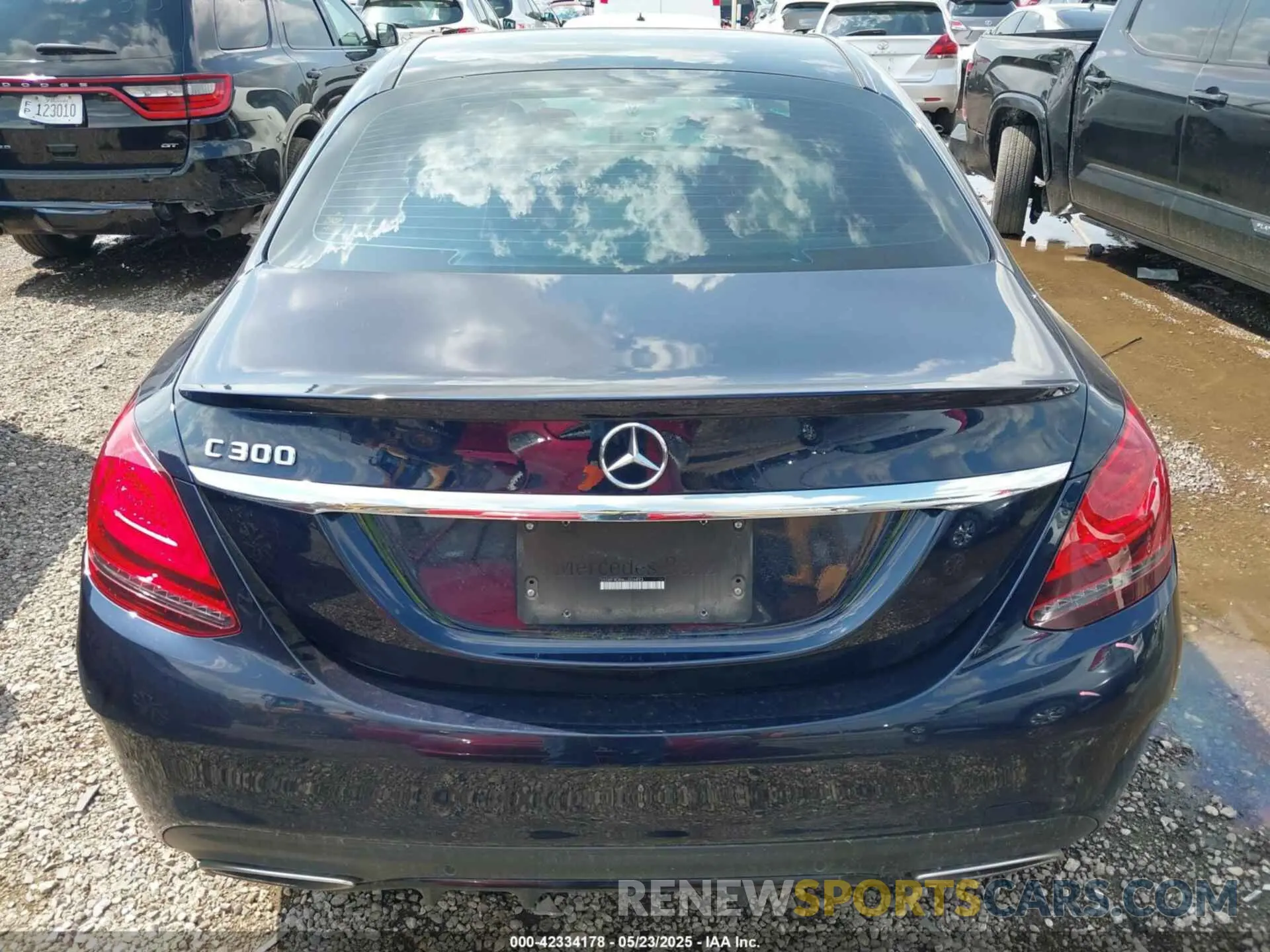 17 Photograph of a damaged car 55SWF8DB6LU326893 MERCEDES-BENZ C 300 2020