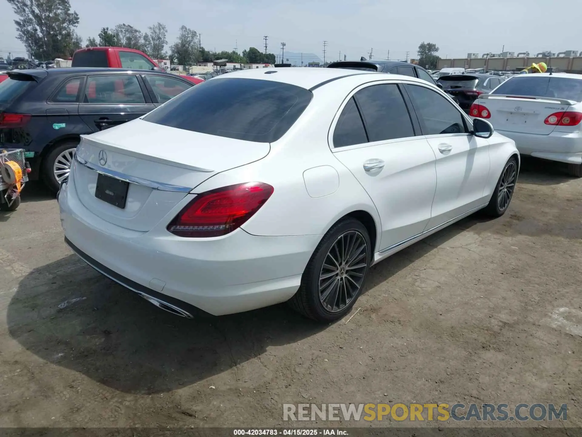 4 Photograph of a damaged car 55SWF8DB8LU324658 MERCEDES-BENZ C 300 2020