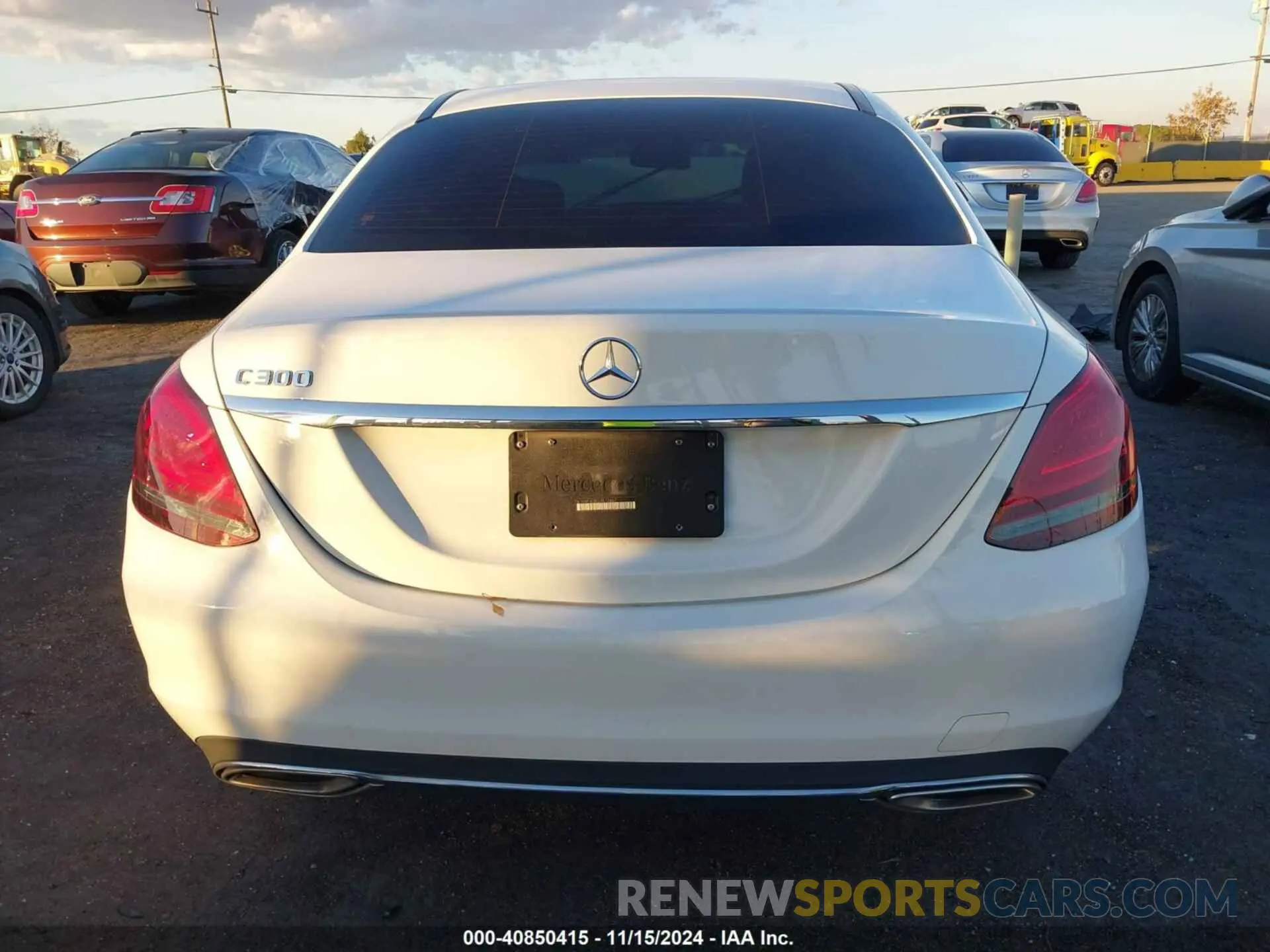 17 Photograph of a damaged car W1KWF8DB0LR572467 MERCEDES-BENZ C 300 2020