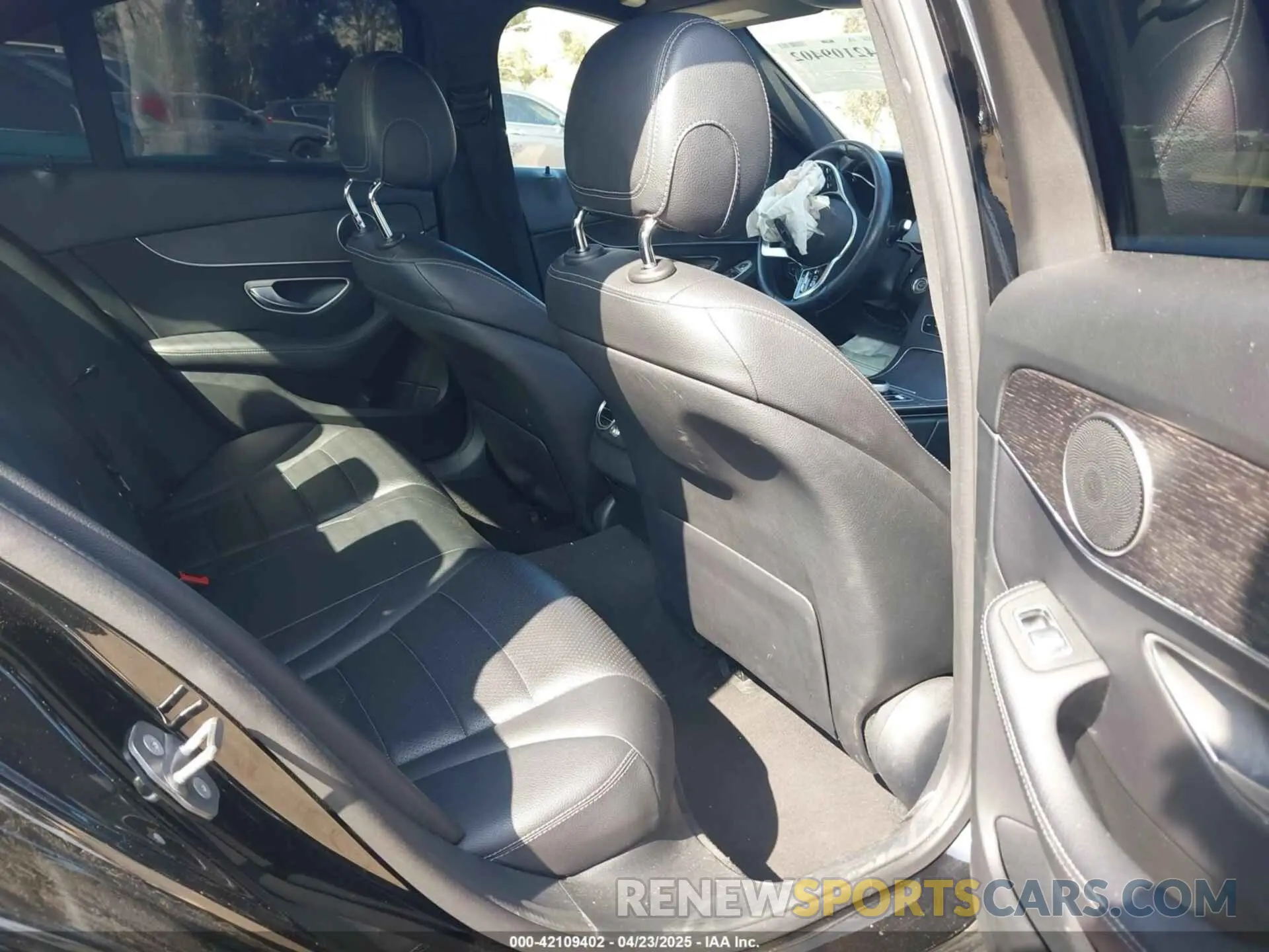 8 Photograph of a damaged car W1KWF8DB1LR571229 MERCEDES-BENZ C 300 2020