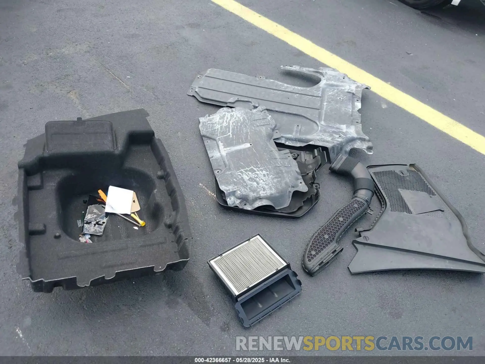 12 Photograph of a damaged car W1KWF8DB4LR581964 MERCEDES-BENZ C 300 2020