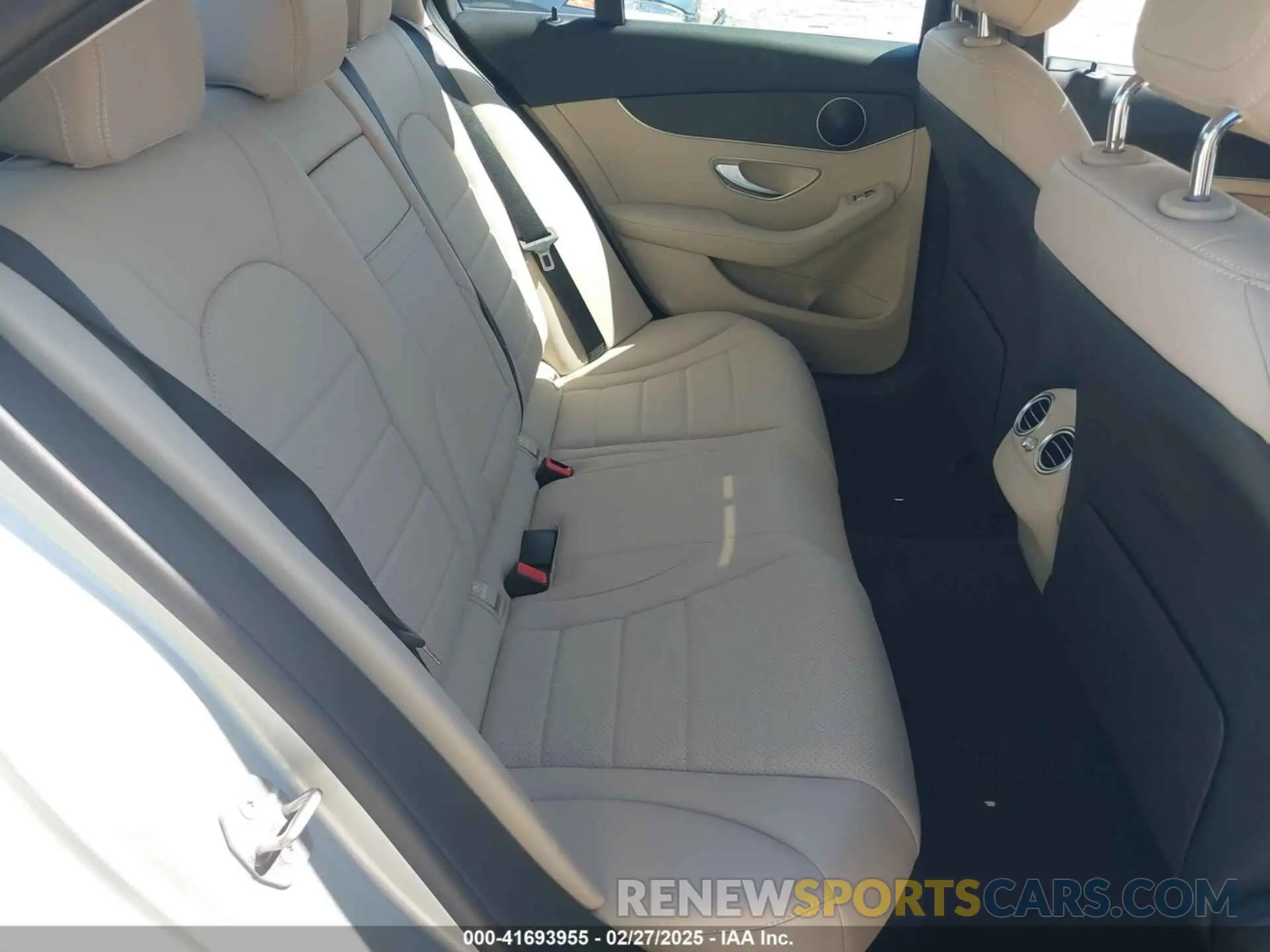 8 Photograph of a damaged car W1KWF8DB4LR598862 MERCEDES-BENZ C 300 2020