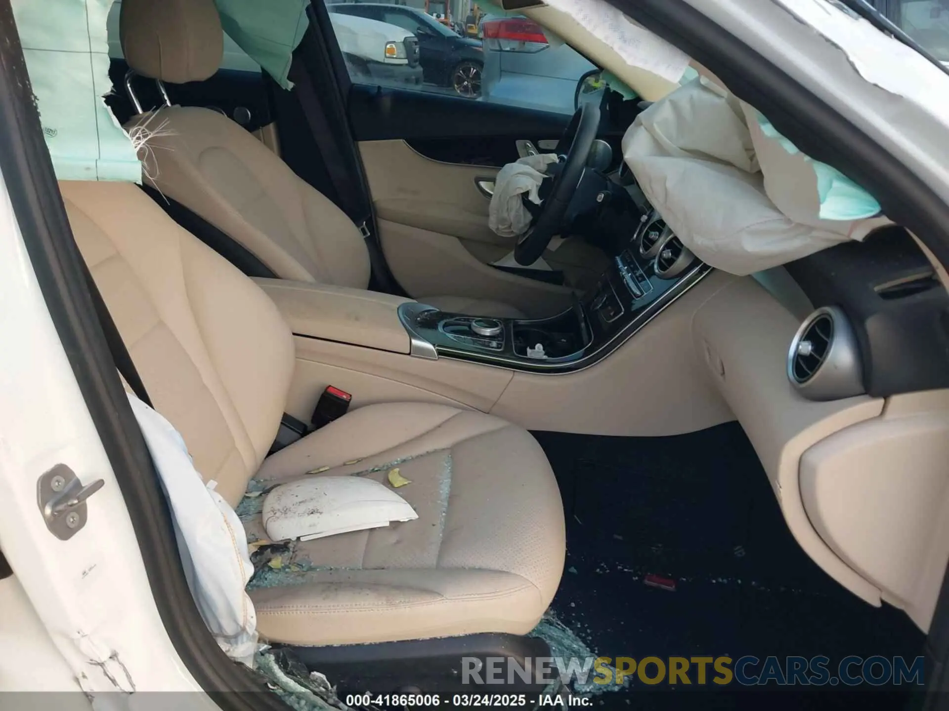 5 Photograph of a damaged car W1KWF8DB6LR574594 MERCEDES-BENZ C 300 2020