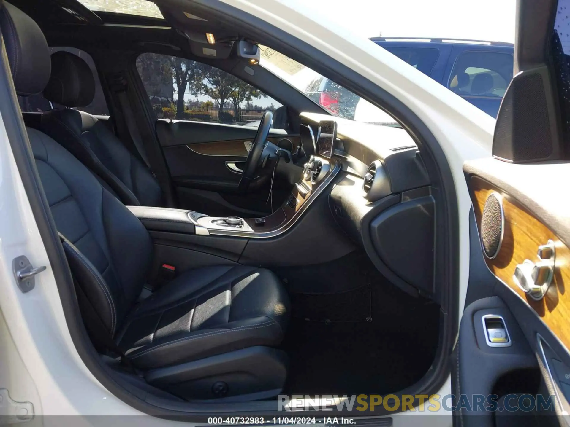 5 Photograph of a damaged car W1KWF8DB7LR599262 MERCEDES-BENZ C 300 2020