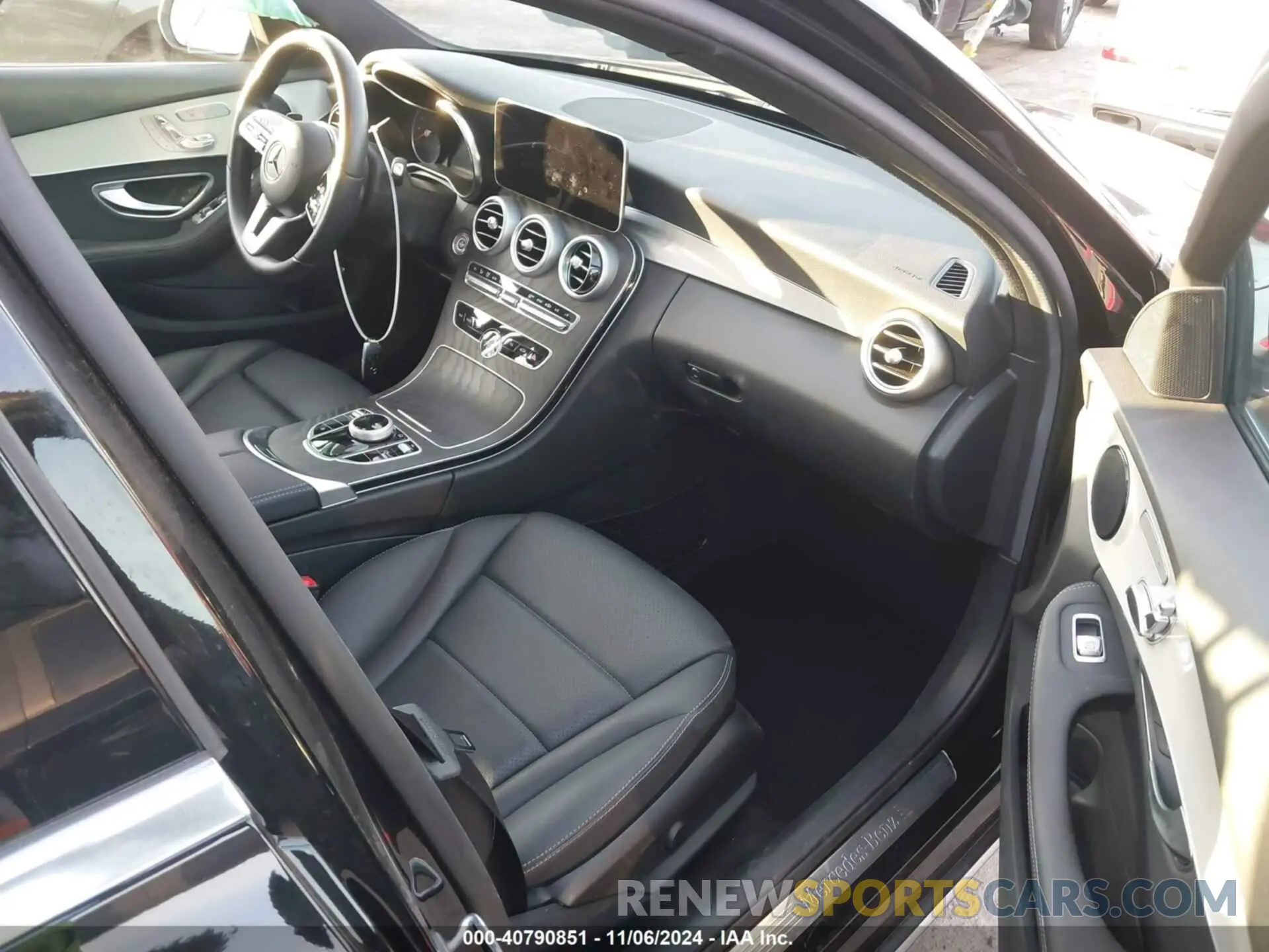 5 Photograph of a damaged car W1KWF8DBXLR597263 MERCEDES-BENZ C 300 2020