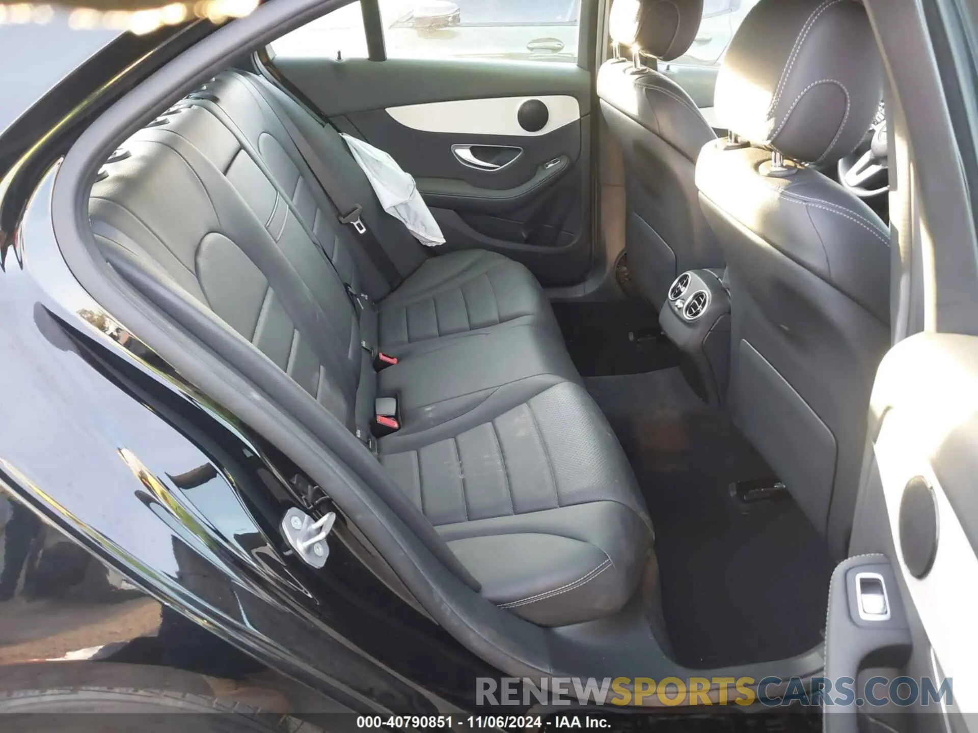 8 Photograph of a damaged car W1KWF8DBXLR597263 MERCEDES-BENZ C 300 2020