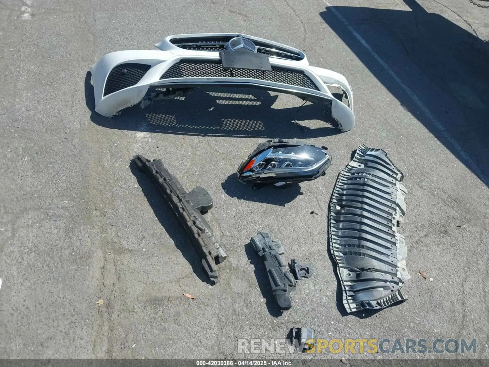 12 Photograph of a damaged car W1KWF8DBXLR601604 MERCEDES-BENZ C 300 2020