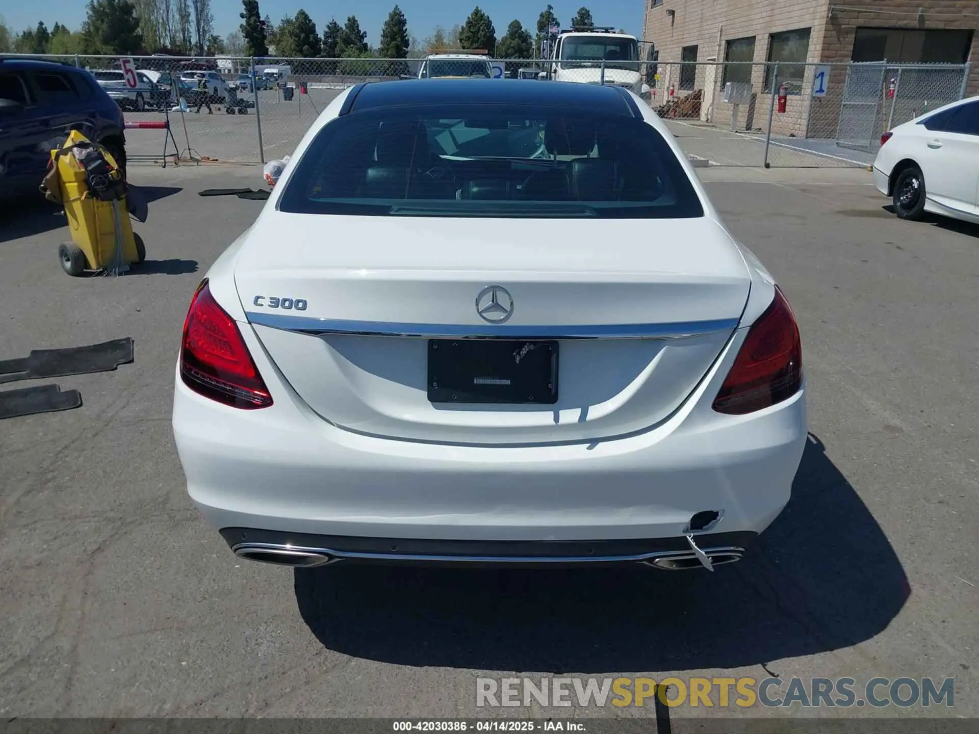 17 Photograph of a damaged car W1KWF8DBXLR601604 MERCEDES-BENZ C 300 2020