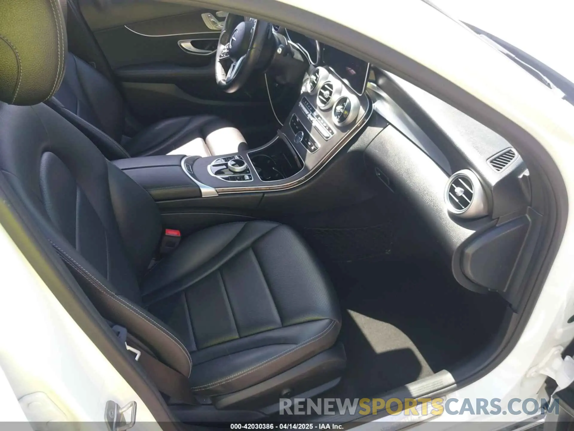 5 Photograph of a damaged car W1KWF8DBXLR601604 MERCEDES-BENZ C 300 2020