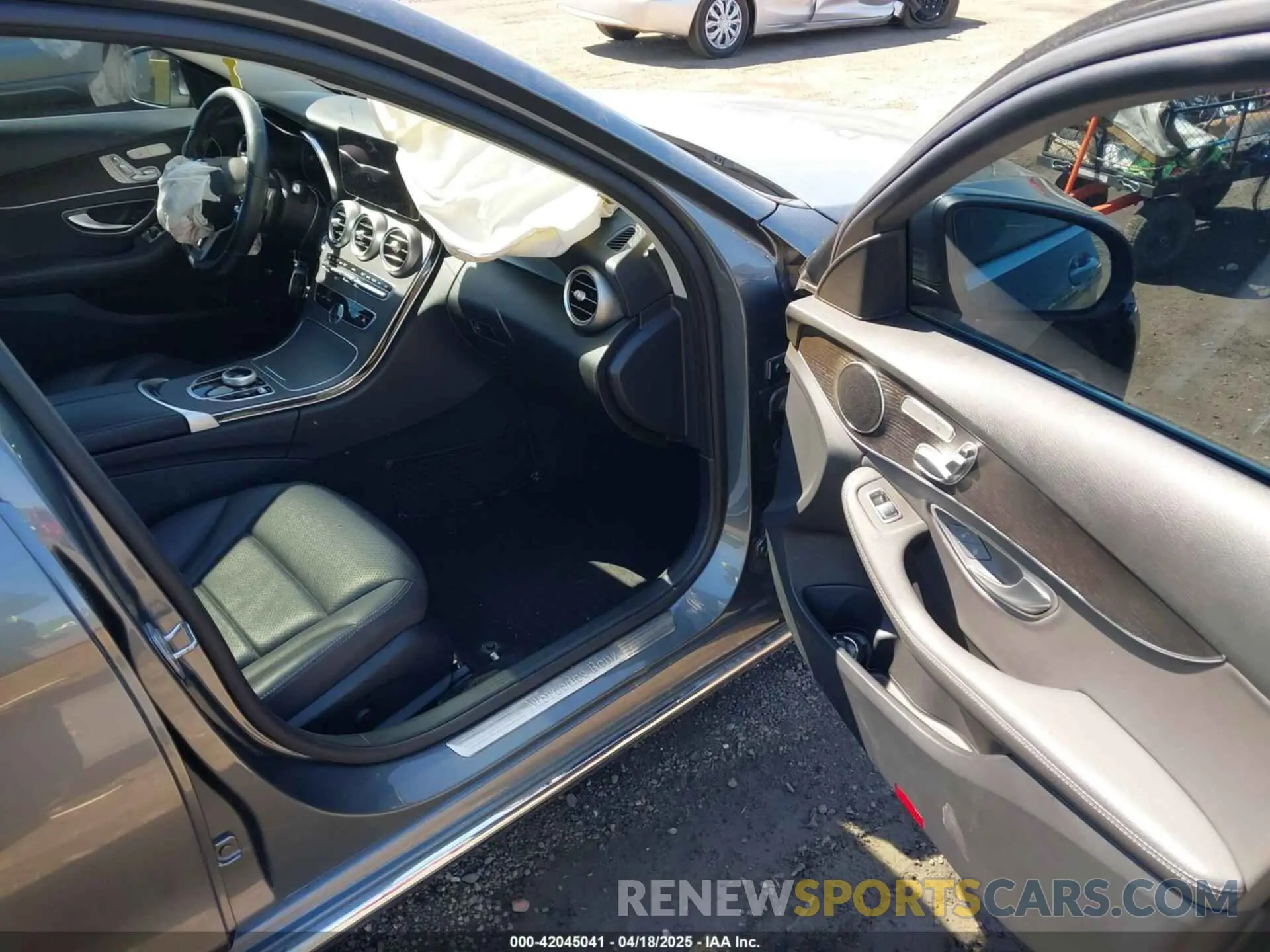 5 Photograph of a damaged car W1KWF8EBXLR592644 MERCEDES-BENZ C 300 2020