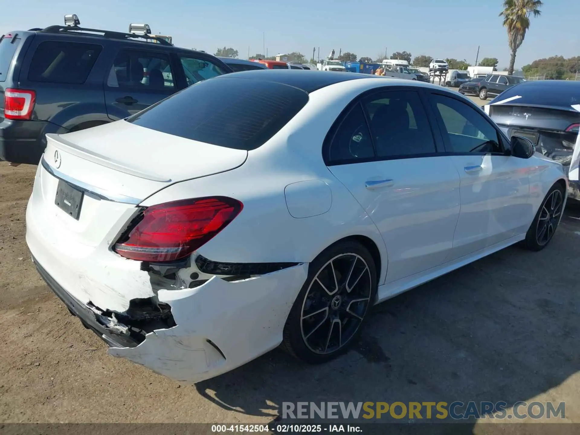 4 Photograph of a damaged car WDDWF8DB0LR545186 MERCEDES-BENZ C 300 2020