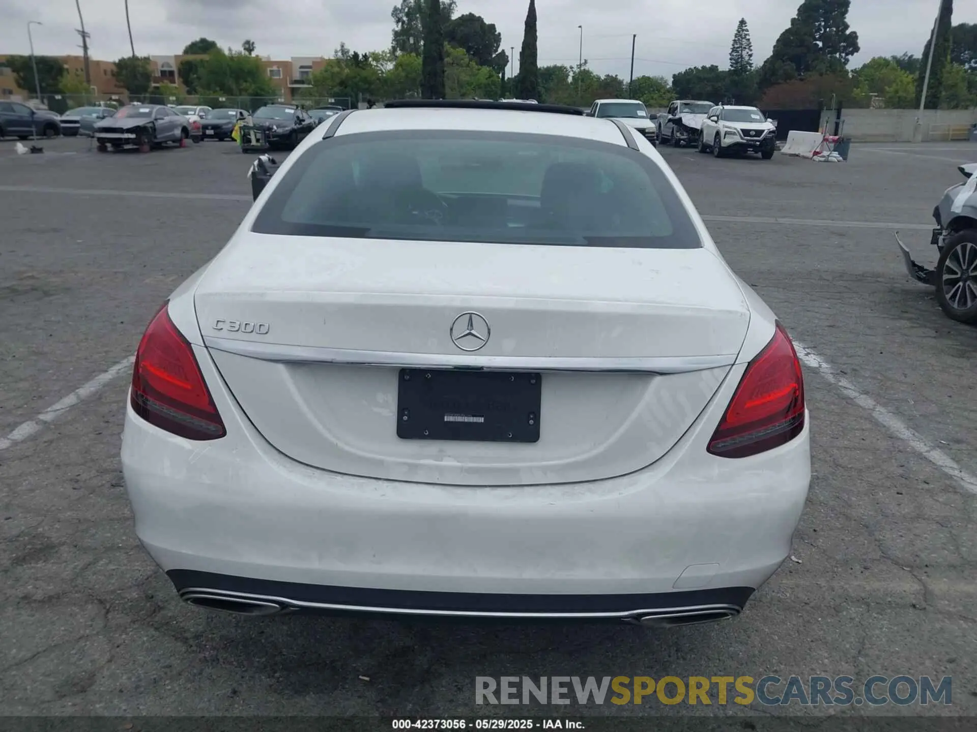 17 Photograph of a damaged car WDDWF8DB3LR541486 MERCEDES-BENZ C 300 2020