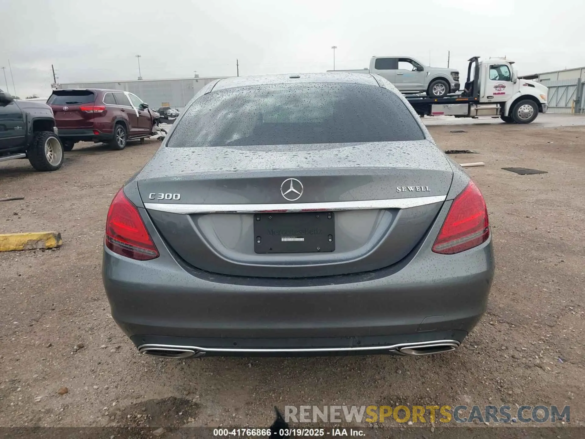 17 Photograph of a damaged car WDDWF8DB4LR528911 MERCEDES-BENZ C 300 2020
