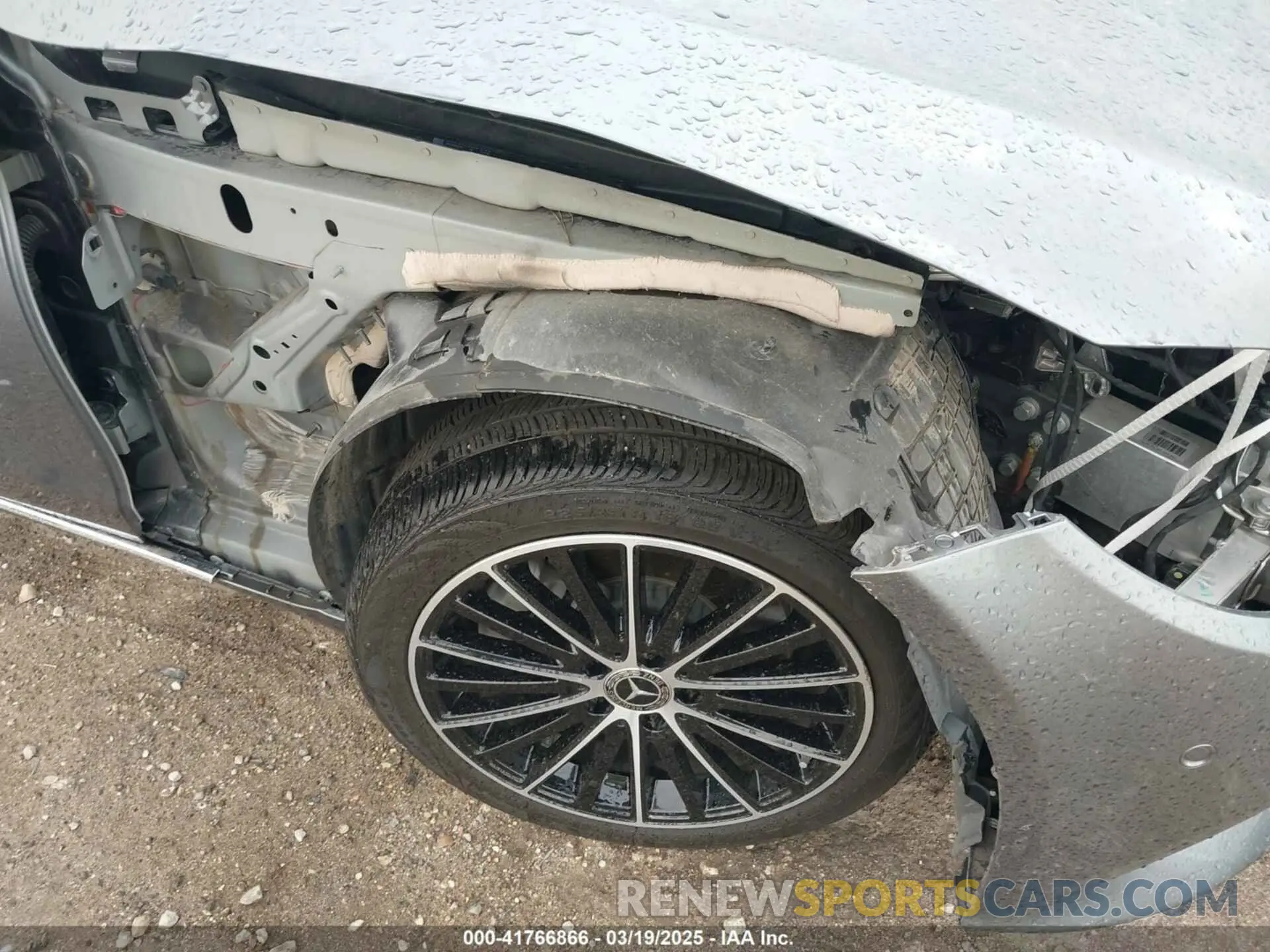 18 Photograph of a damaged car WDDWF8DB4LR528911 MERCEDES-BENZ C 300 2020