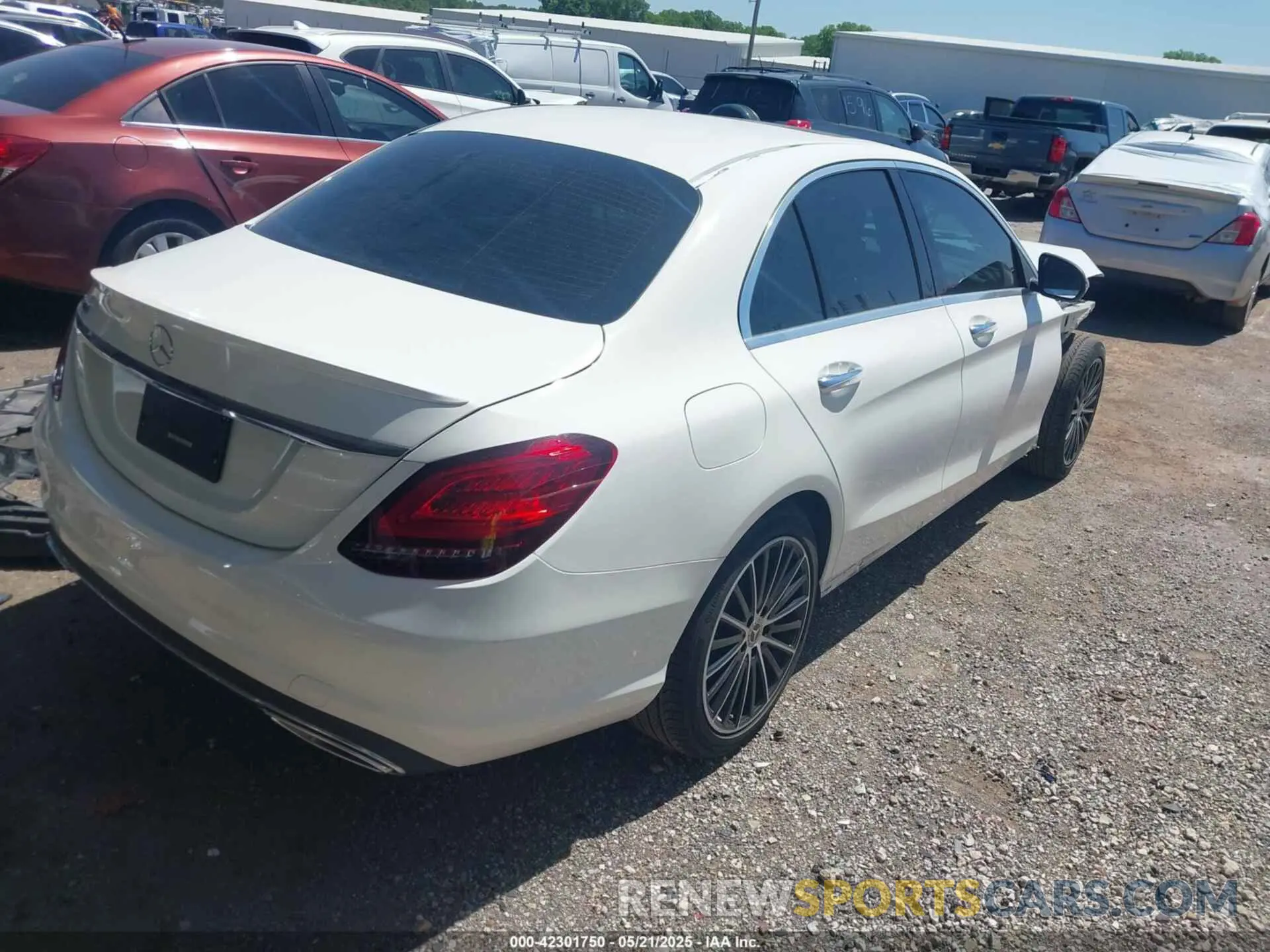 4 Photograph of a damaged car WDDWF8DB5LR556278 MERCEDES-BENZ C 300 2020