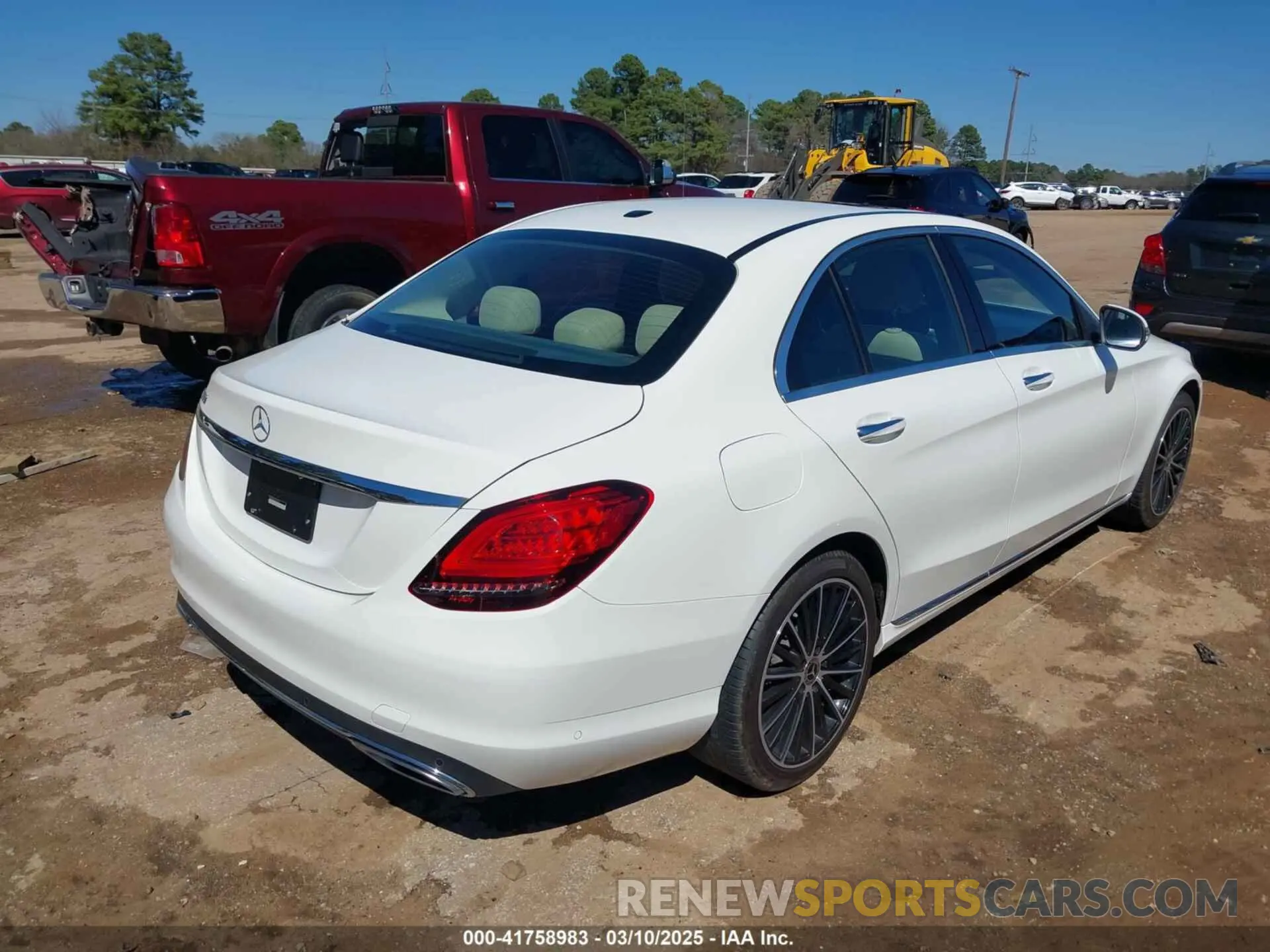 4 Photograph of a damaged car WDDWF8DB6LR559612 MERCEDES-BENZ C 300 2020