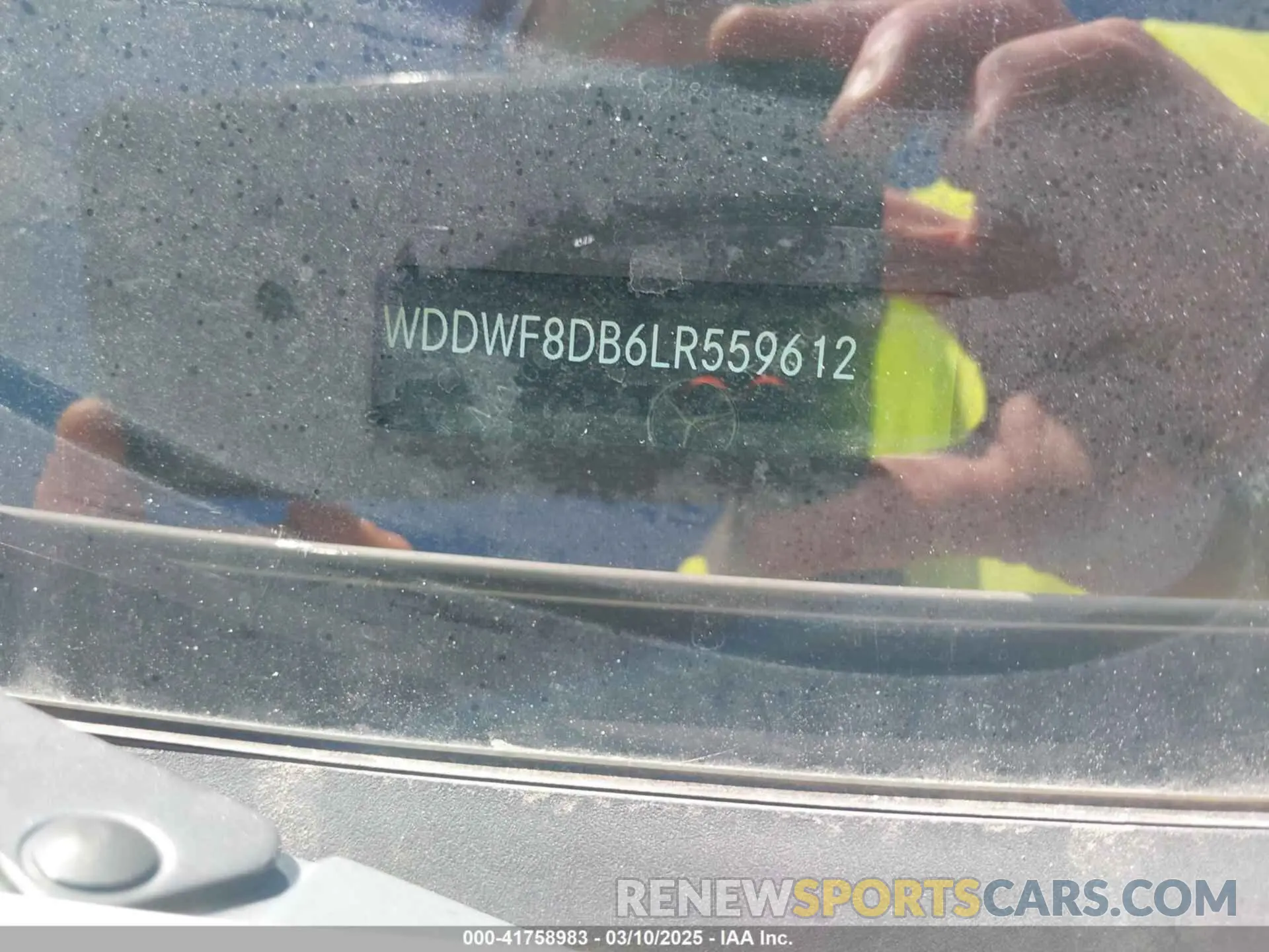 9 Photograph of a damaged car WDDWF8DB6LR559612 MERCEDES-BENZ C 300 2020