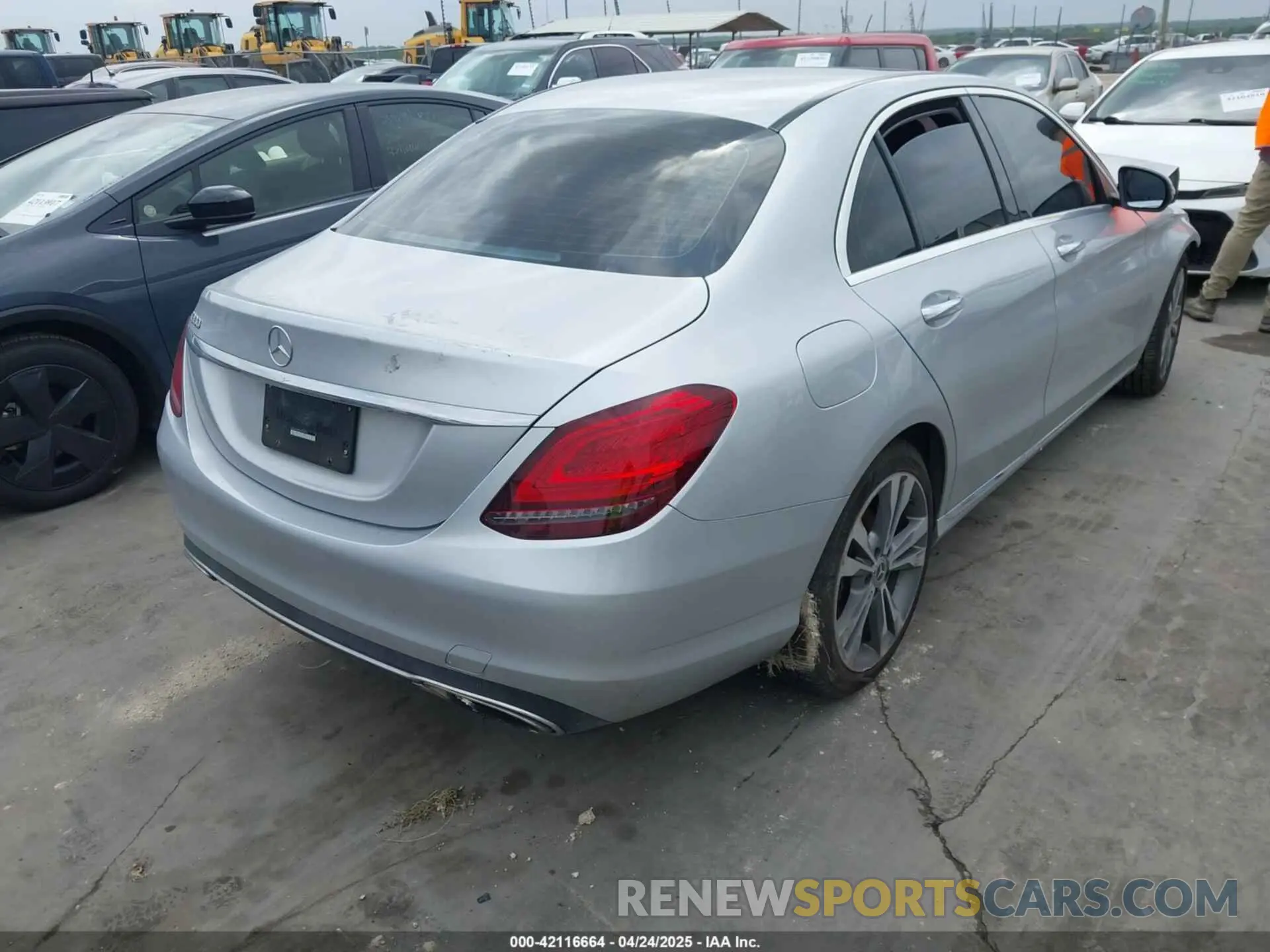 4 Photograph of a damaged car WDDWF8DBXLR539976 MERCEDES-BENZ C 300 2020