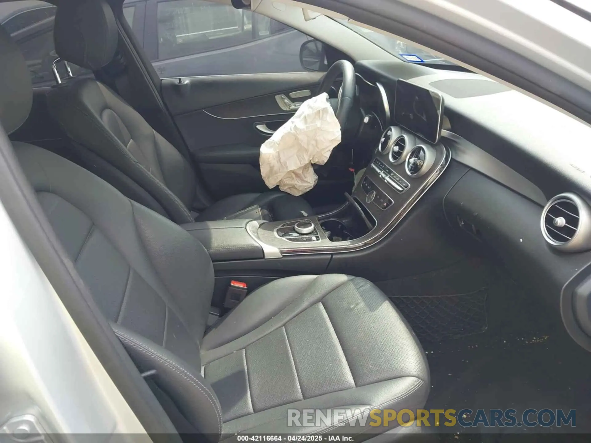 5 Photograph of a damaged car WDDWF8DBXLR539976 MERCEDES-BENZ C 300 2020