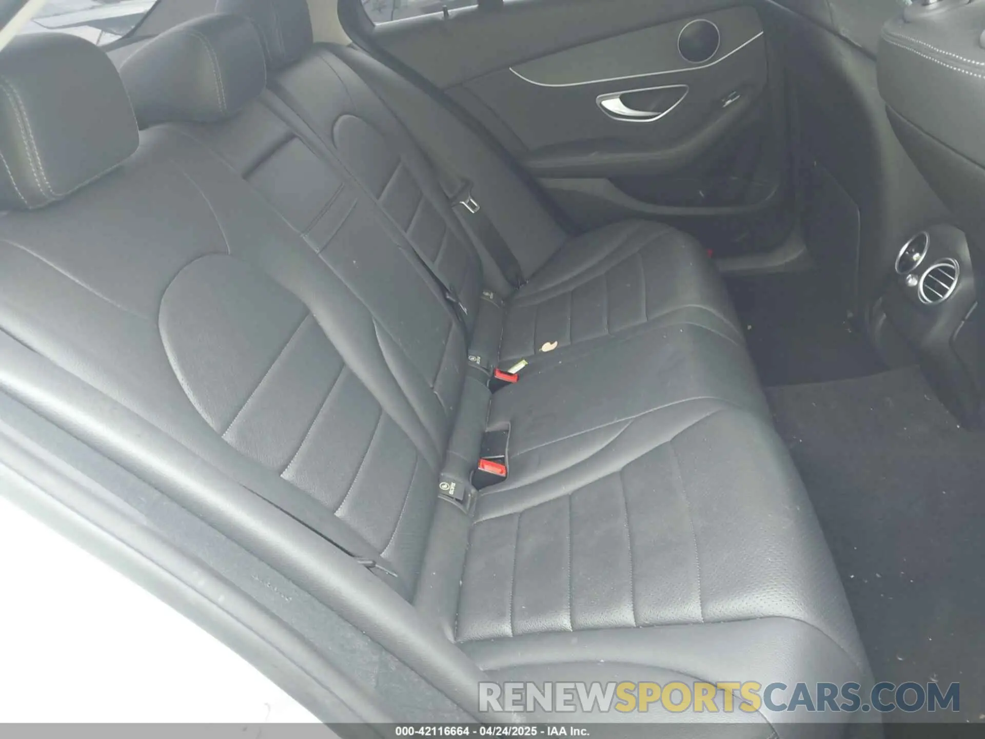 8 Photograph of a damaged car WDDWF8DBXLR539976 MERCEDES-BENZ C 300 2020