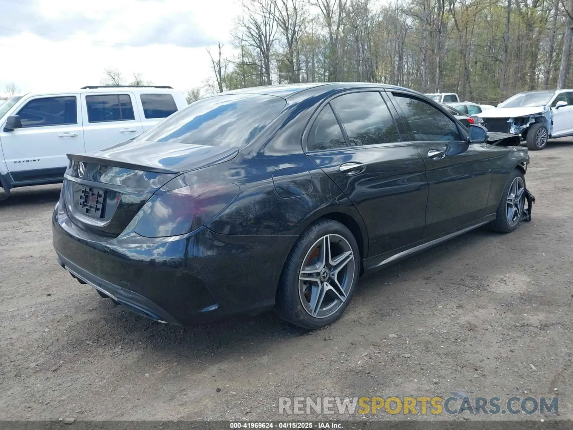 4 Photograph of a damaged car WDDWF8EB0LR536129 MERCEDES-BENZ C 300 2020