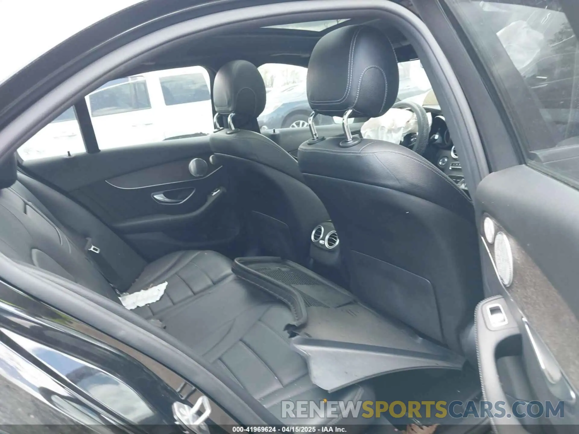 8 Photograph of a damaged car WDDWF8EB0LR536129 MERCEDES-BENZ C 300 2020