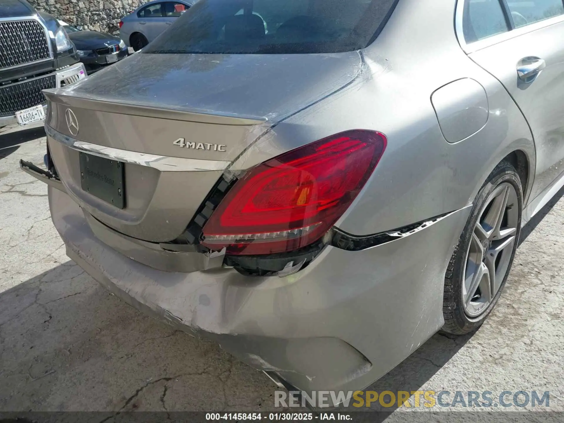 17 Photograph of a damaged car WDDWF8EB0LR557143 MERCEDES-BENZ C 300 2020