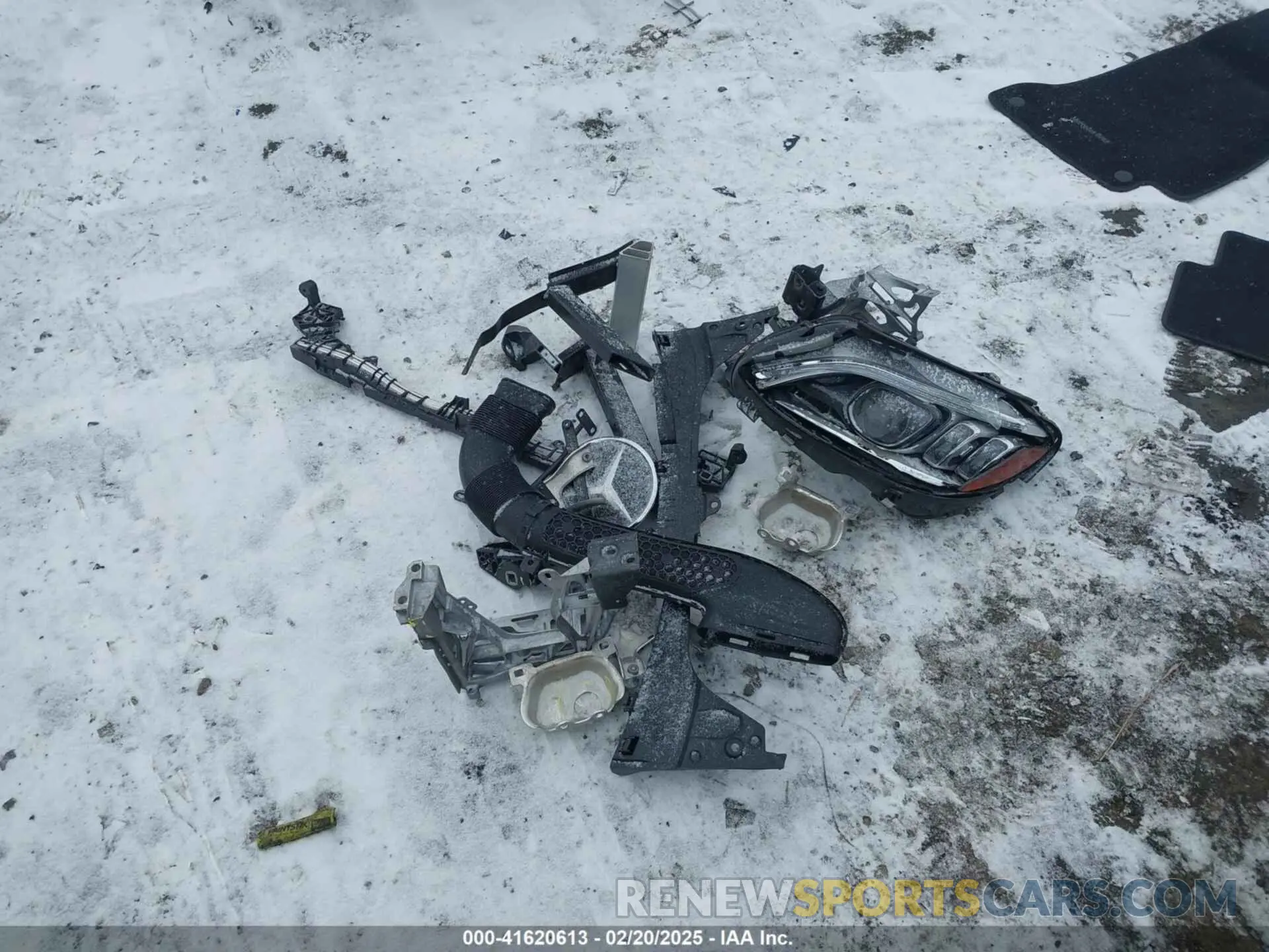12 Photograph of a damaged car WDDWF8EB0LR560804 MERCEDES-BENZ C 300 2020