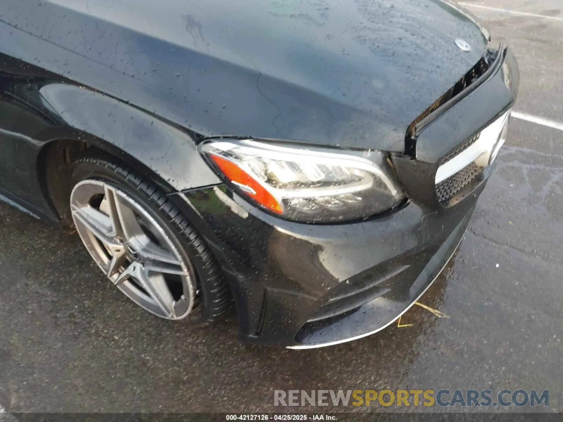 17 Photograph of a damaged car WDDWF8EB2LR563154 MERCEDES-BENZ C 300 2020
