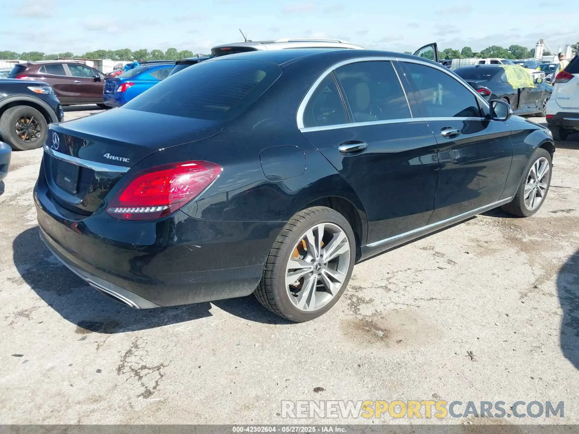 4 Photograph of a damaged car WDDWF8EB5LR549362 MERCEDES-BENZ C 300 2020