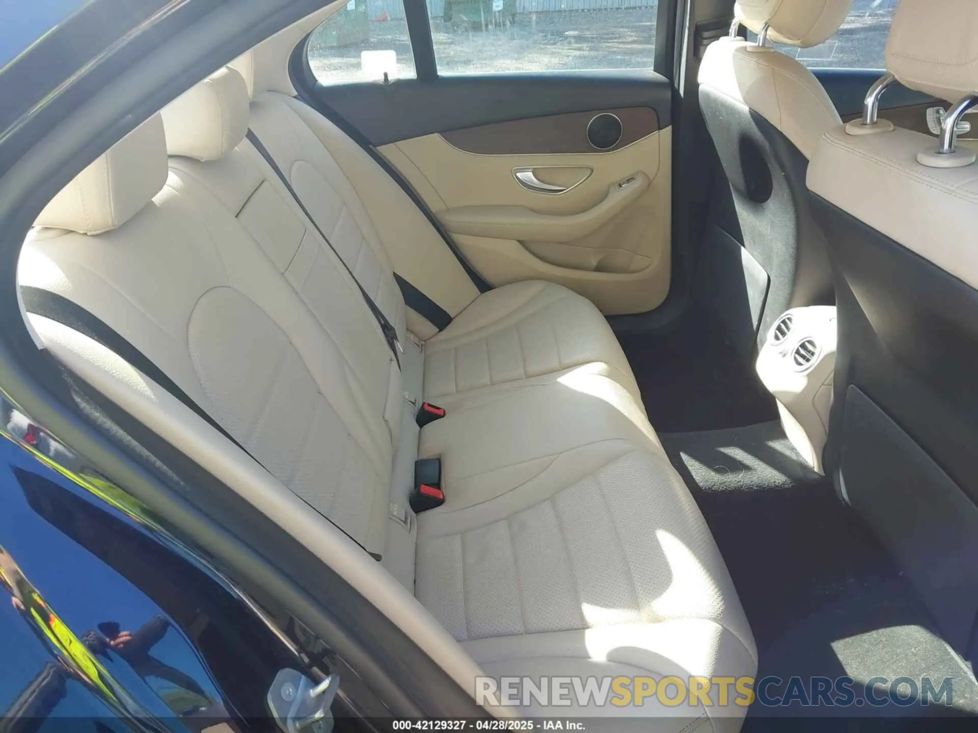 8 Photograph of a damaged car WDDWF8EB9LR561644 MERCEDES-BENZ C 300 2020